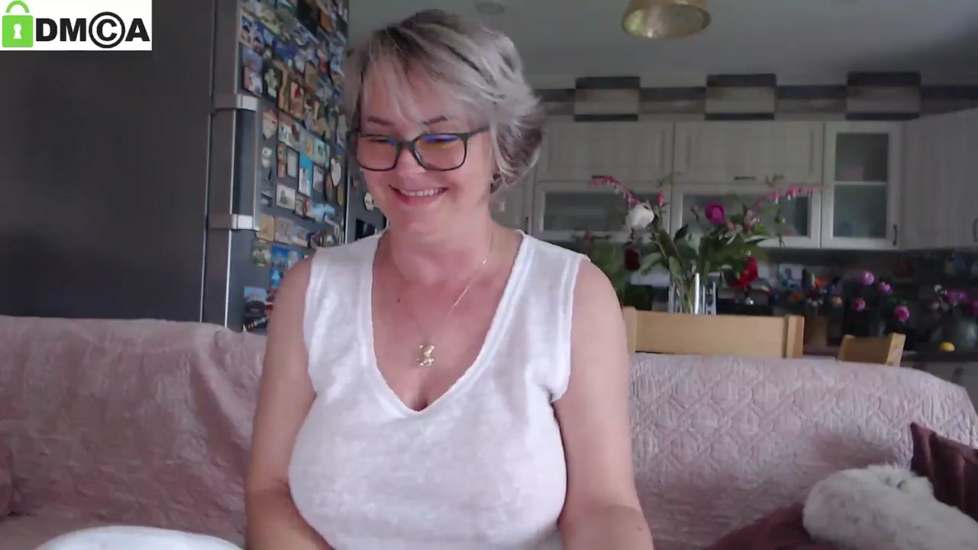 Gallery image thumbnail from silverjewel's myfreecams stream on, 05/26/2025, 08:34 image 18 of 20