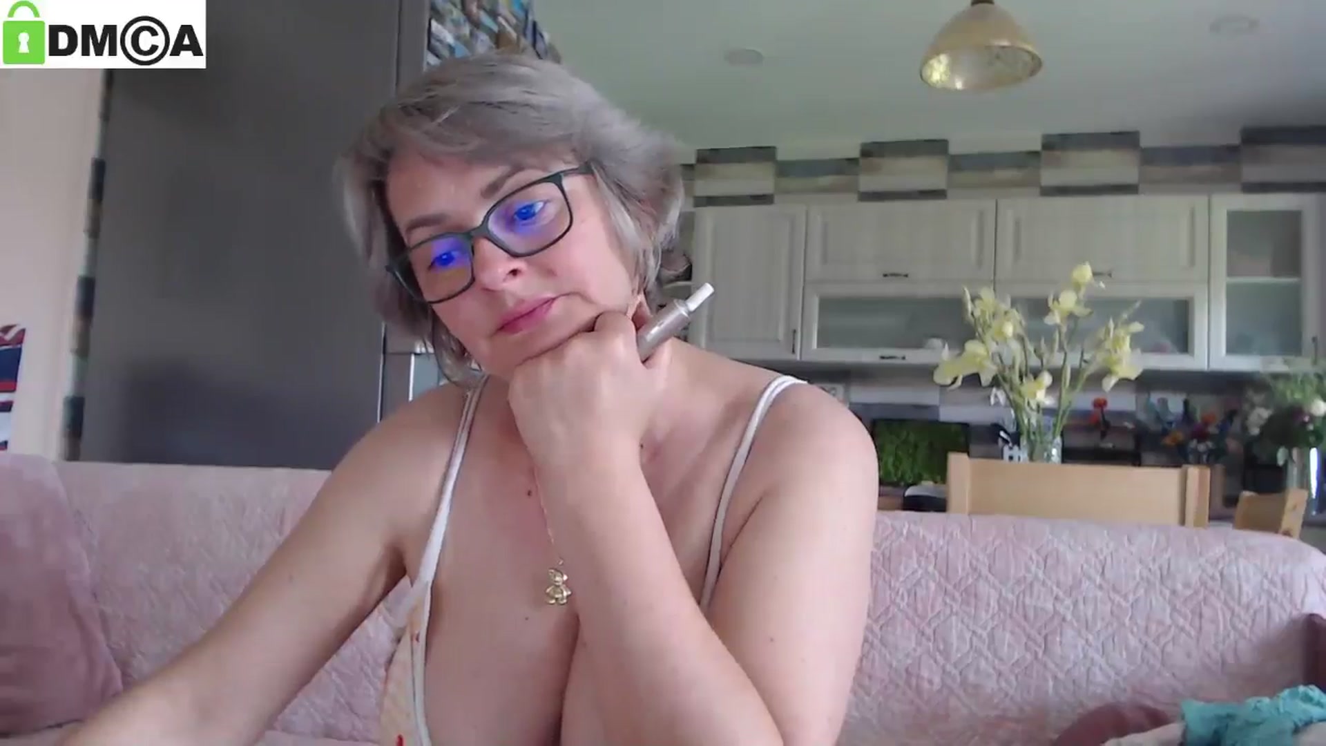 Gallery image thumbnail from silverjewel's myfreecams stream on, 05/30/2025, 09:40 image 5 of 20