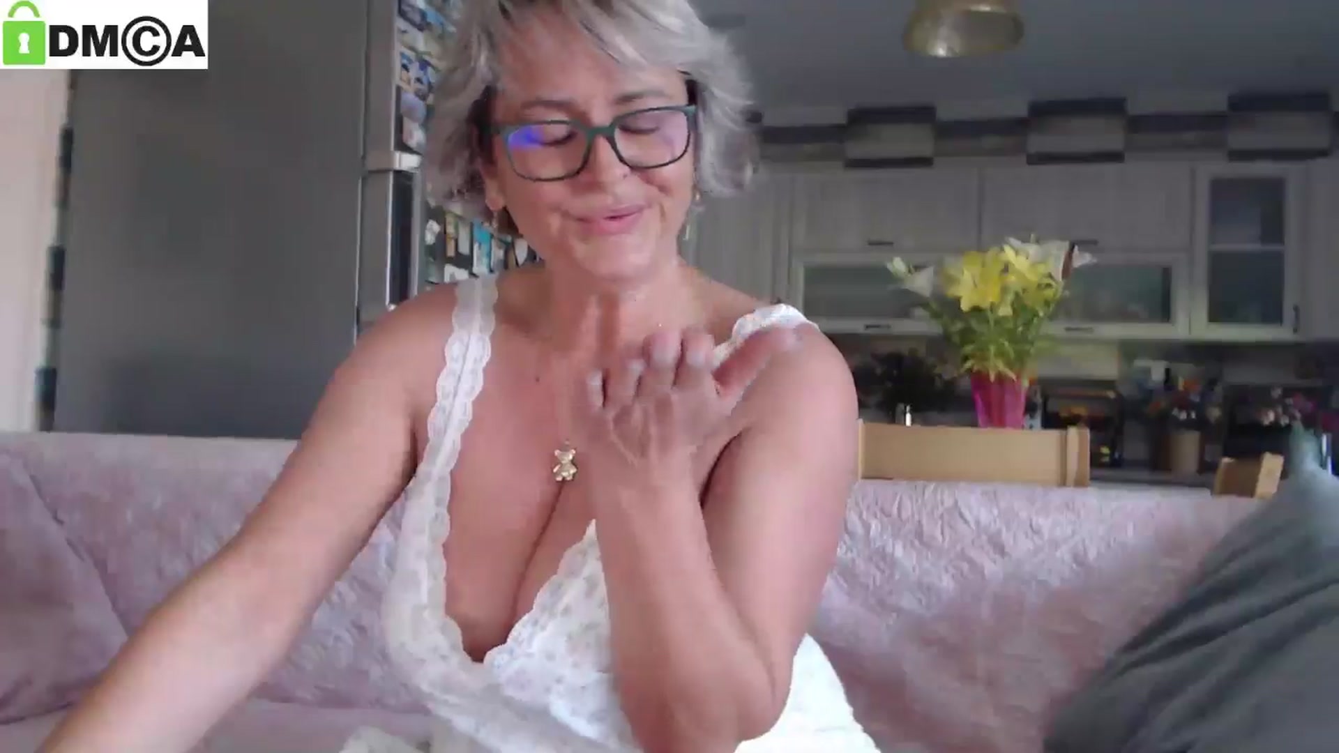 Gallery image thumbnail from silverjewel's myfreecams stream on, 06/26/2025, 08:14 image 10 of 20