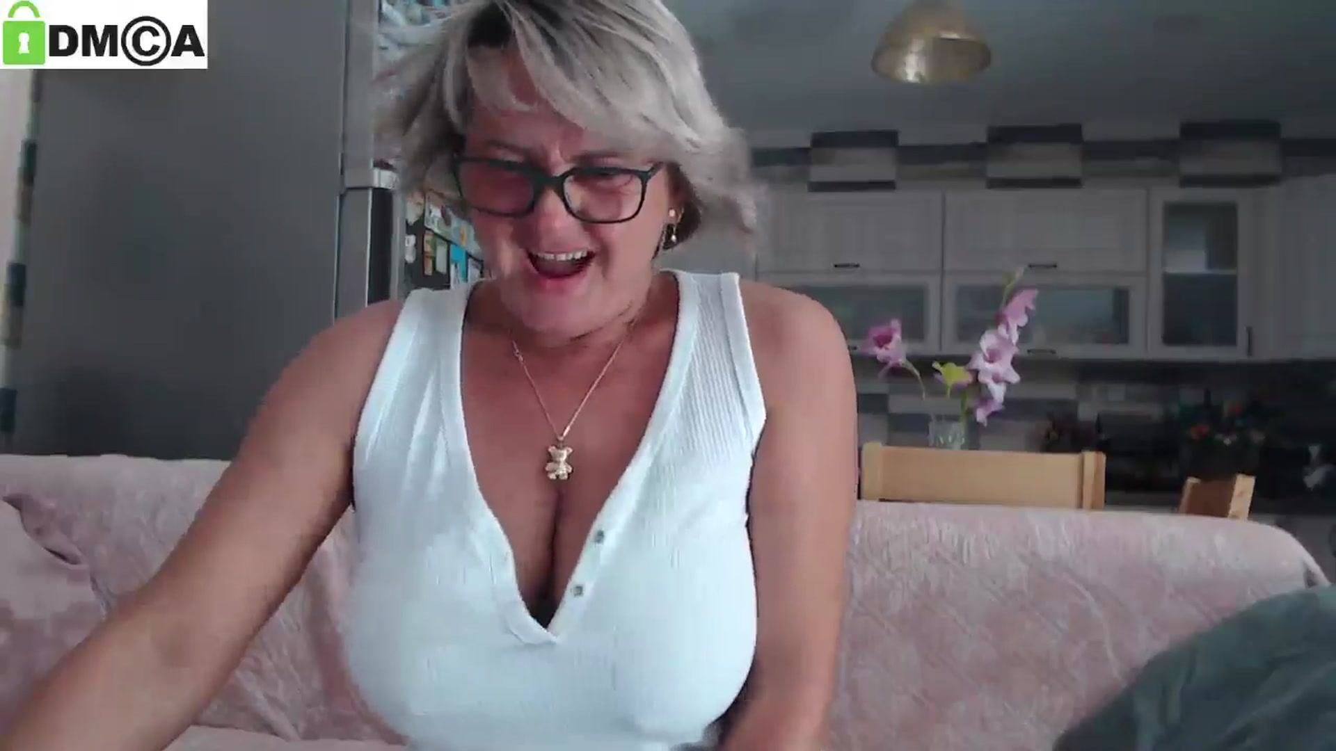 Gallery image thumbnail from silverjewel's myfreecams stream on, 07/22/2025, 15:27 image 2 of 20