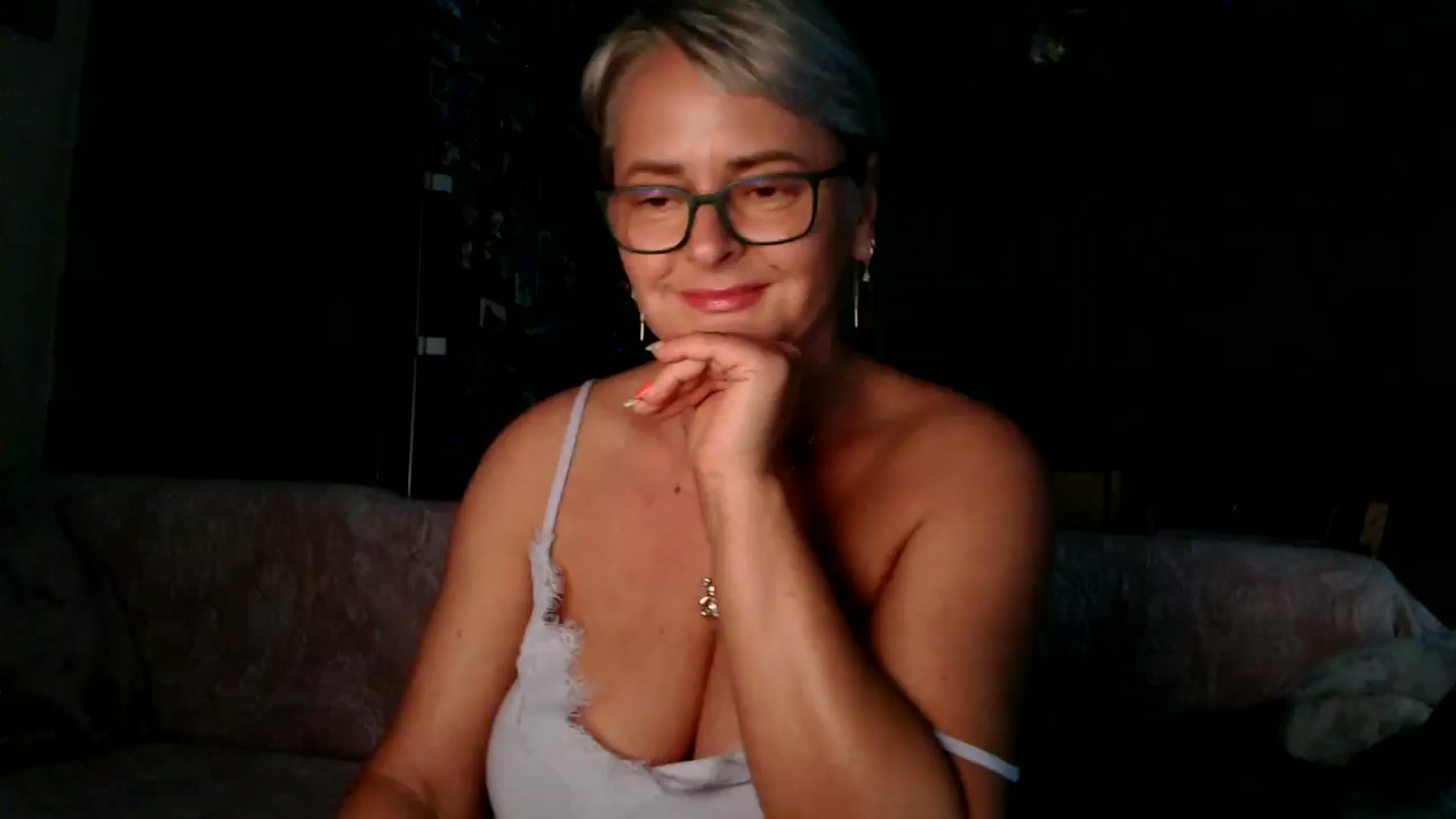Gallery image thumbnail from silverjewel's myfreecams stream on, 08/14/2025, 17:21 image 9 of 20