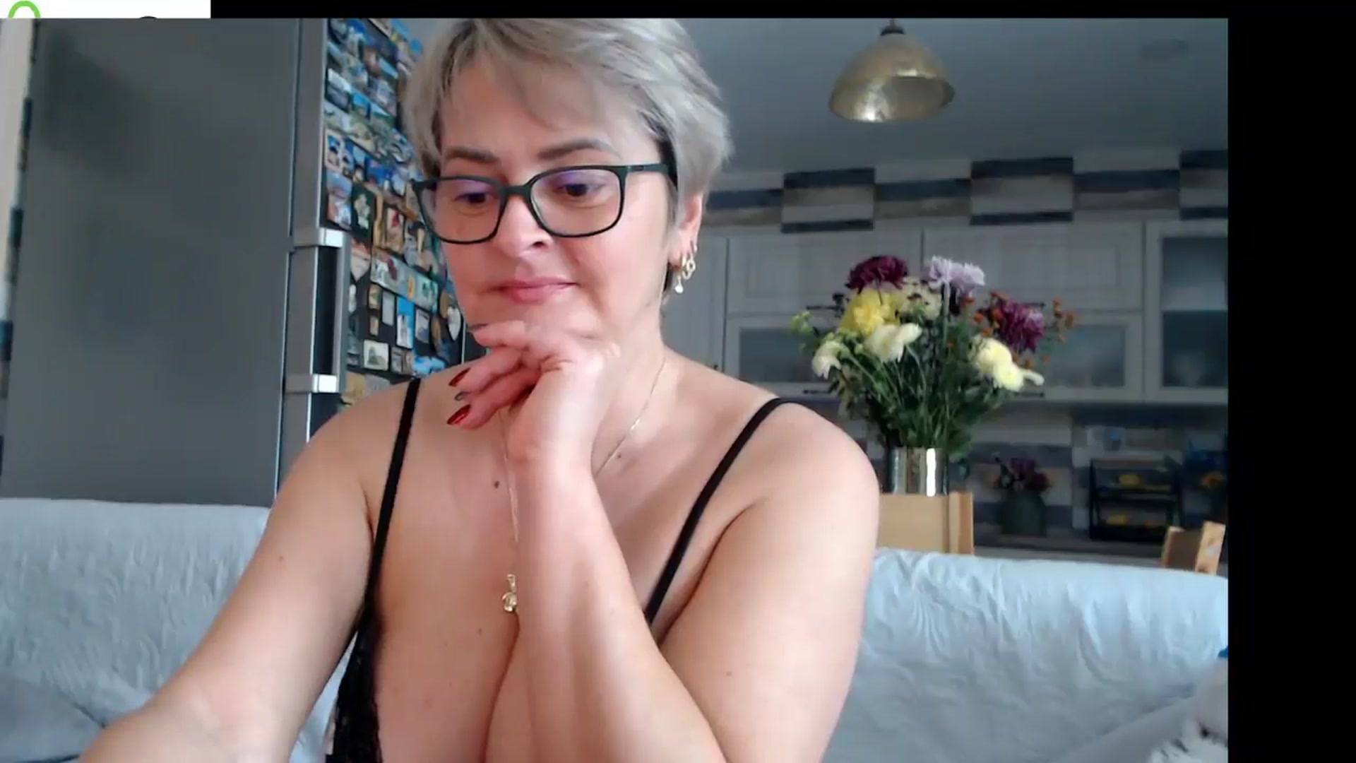 Gallery image thumbnail from silverjewel's myfreecams stream on, 10/31/2025, 09:51 image 11 of 20