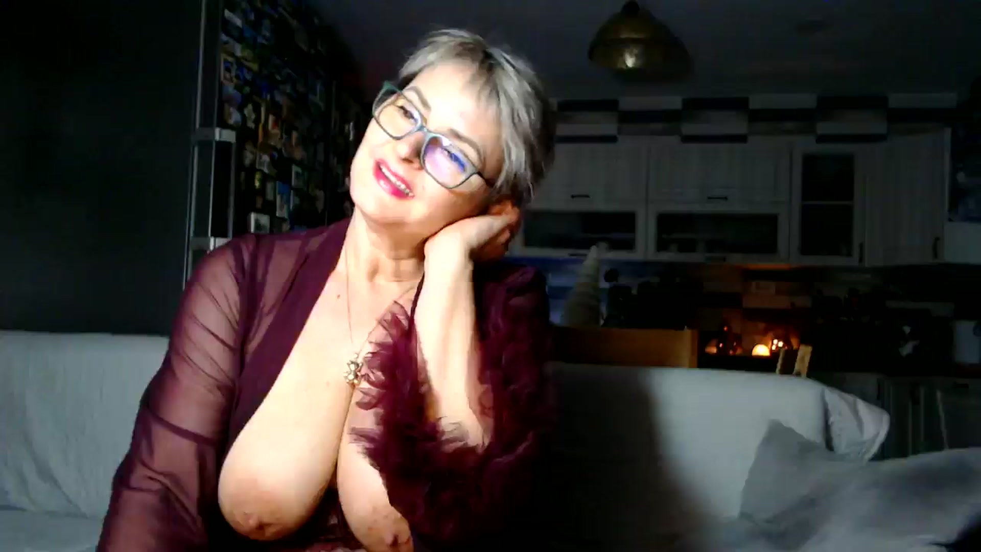 Gallery image thumbnail from silverjewel's myfreecams stream on, 12/29/2025, 19:00 image 7 of 20