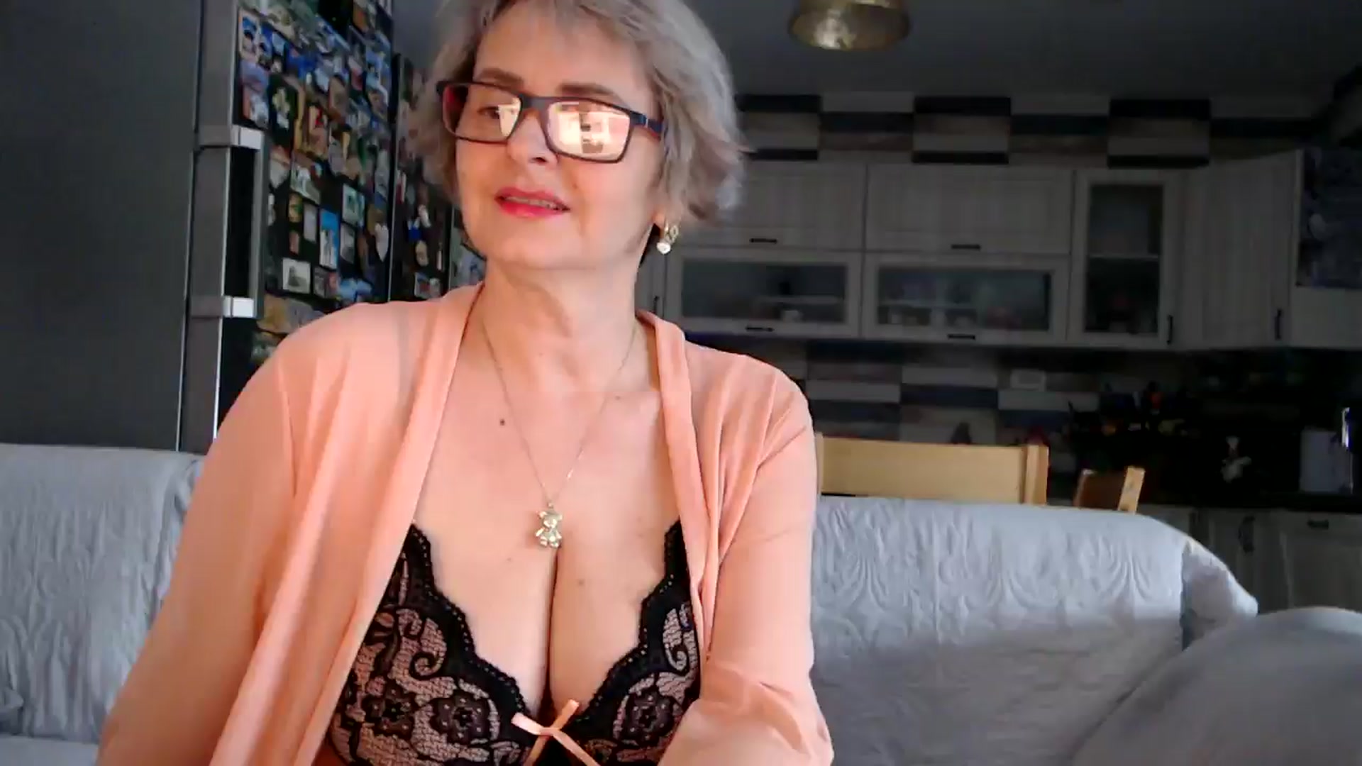 Gallery image thumbnail from silverjewel's myfreecams stream on, 01/15/2026, 12:12 image 17 of 20