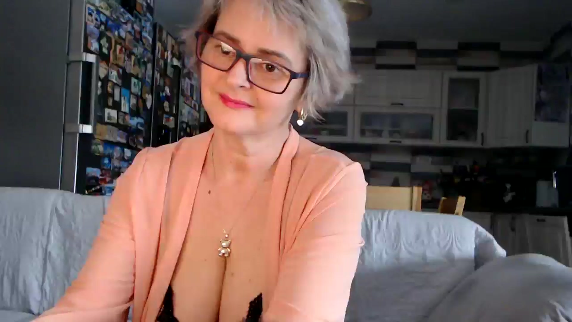 Gallery image thumbnail from silverjewel's myfreecams stream on, 01/15/2026, 12:12 image 12 of 20