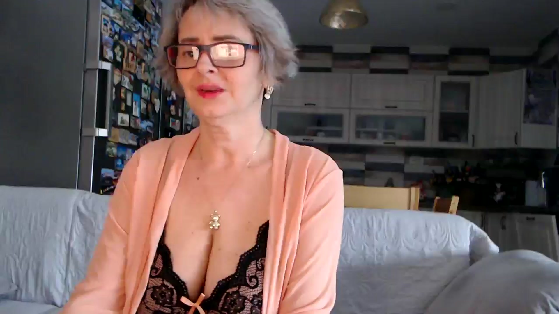 Gallery image thumbnail from silverjewel's myfreecams stream on, 01/15/2026, 12:12 image 16 of 20