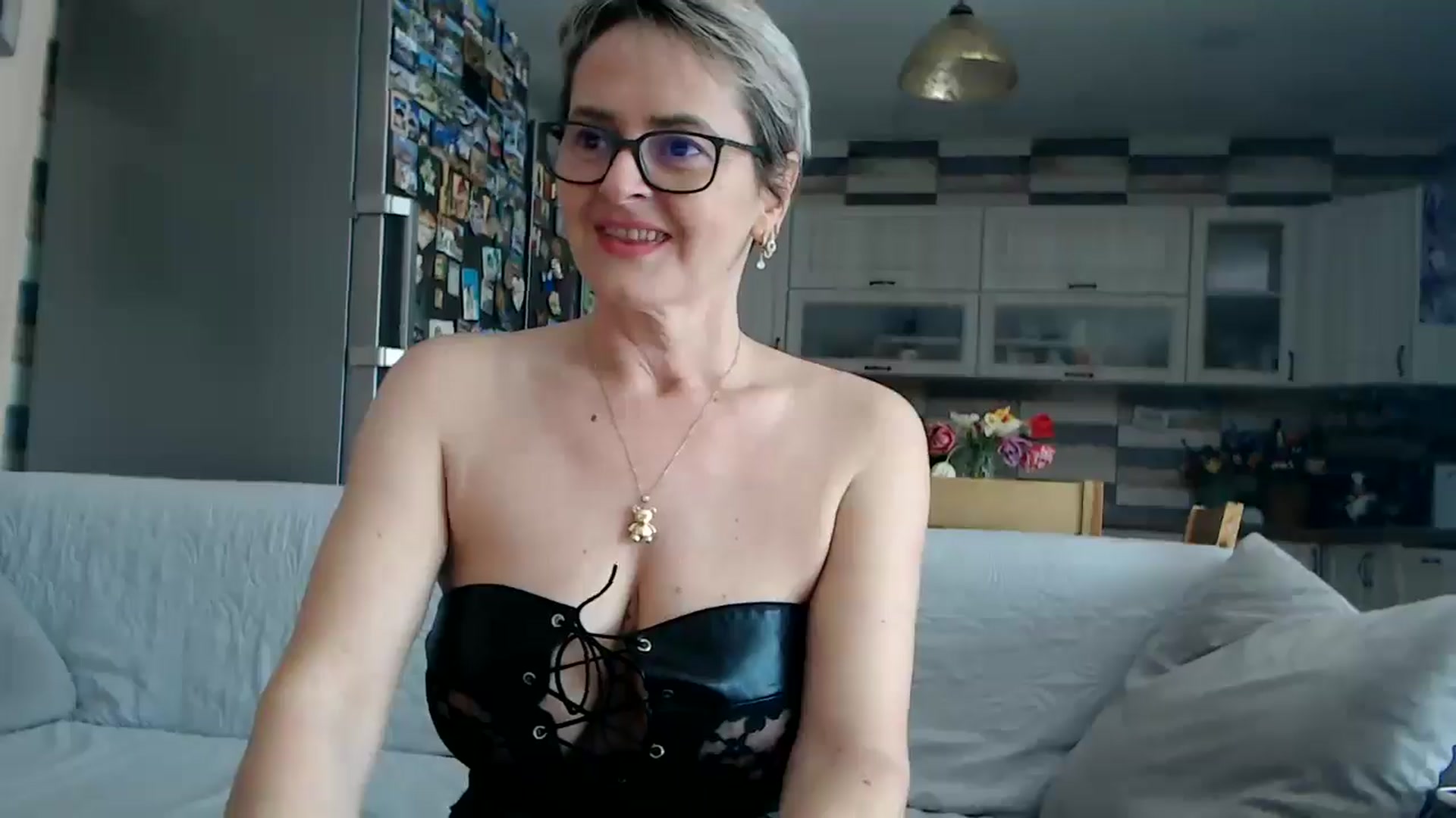 Gallery image thumbnail from silverjewel's myfreecams stream on, 03/05/2026, 11:47 image 15 of 20