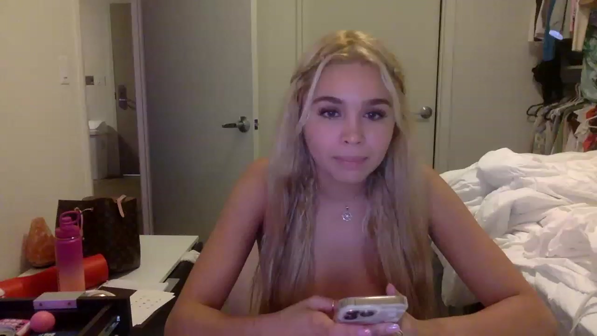 Gallery image thumbnail from sincerelypeny's myfreecams stream on, 11/21/2022, 02:48 image 19 of 20