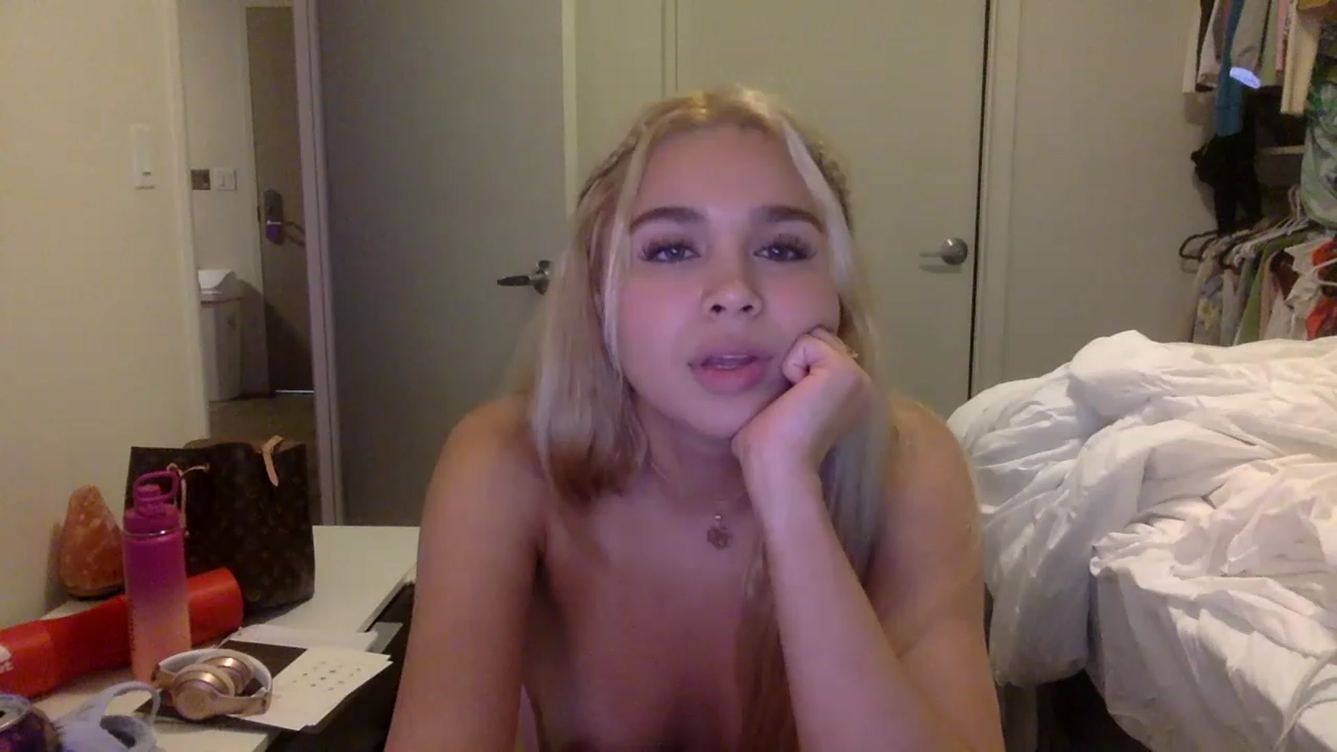 Gallery image thumbnail from sincerelypeny's myfreecams stream on, 11/21/2022, 02:48 image 3 of 20