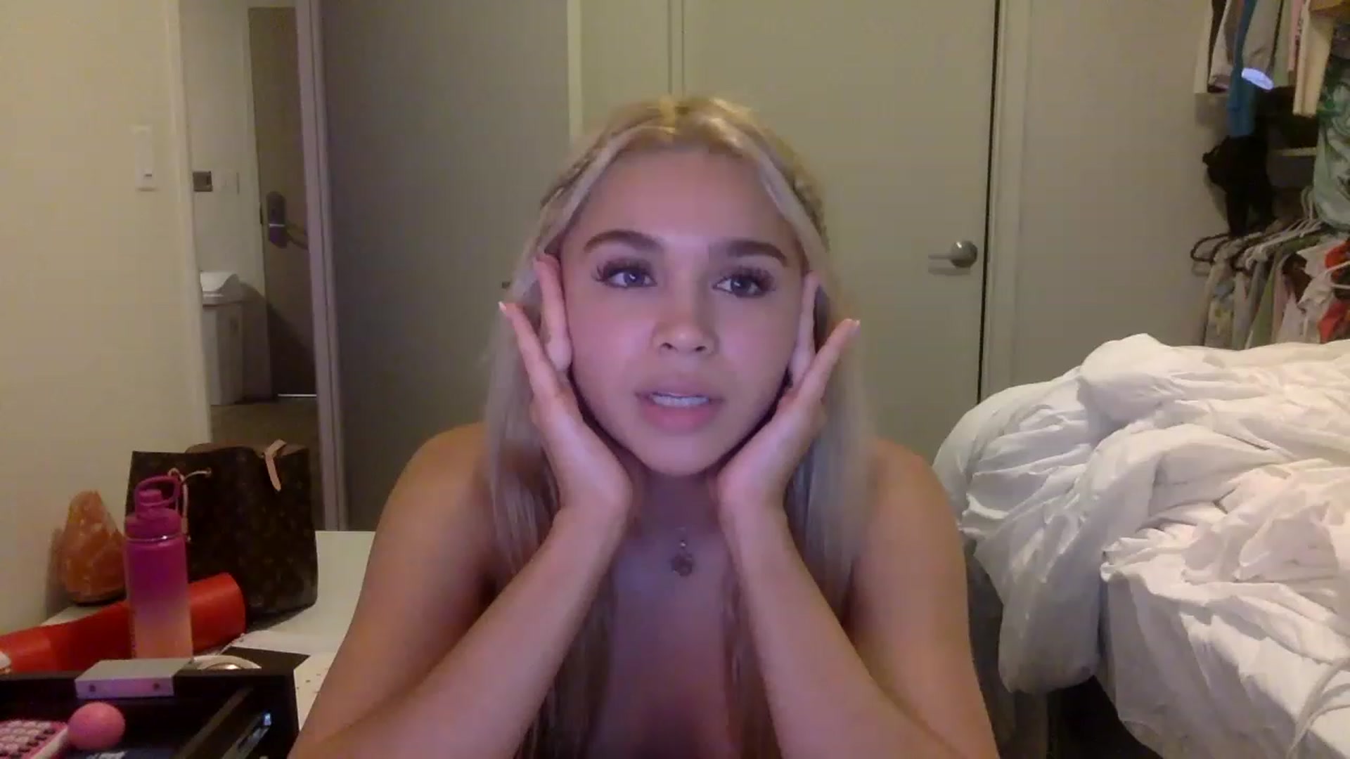 Gallery image thumbnail from sincerelypeny's myfreecams stream on, 11/21/2022, 02:48 image 17 of 20