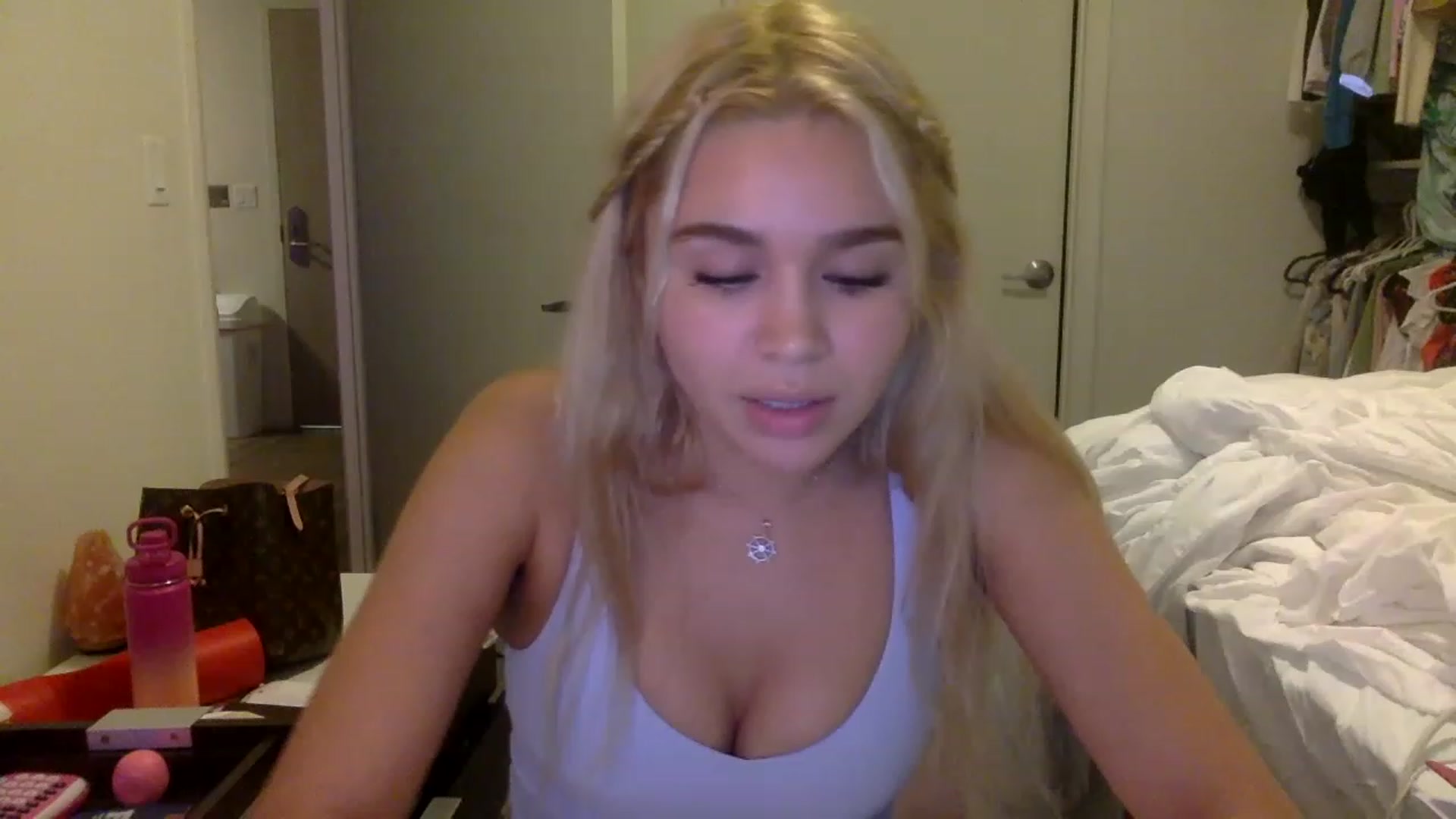 Gallery image thumbnail from sincerelypeny's myfreecams stream on, 11/21/2022, 03:51 image 4 of 20