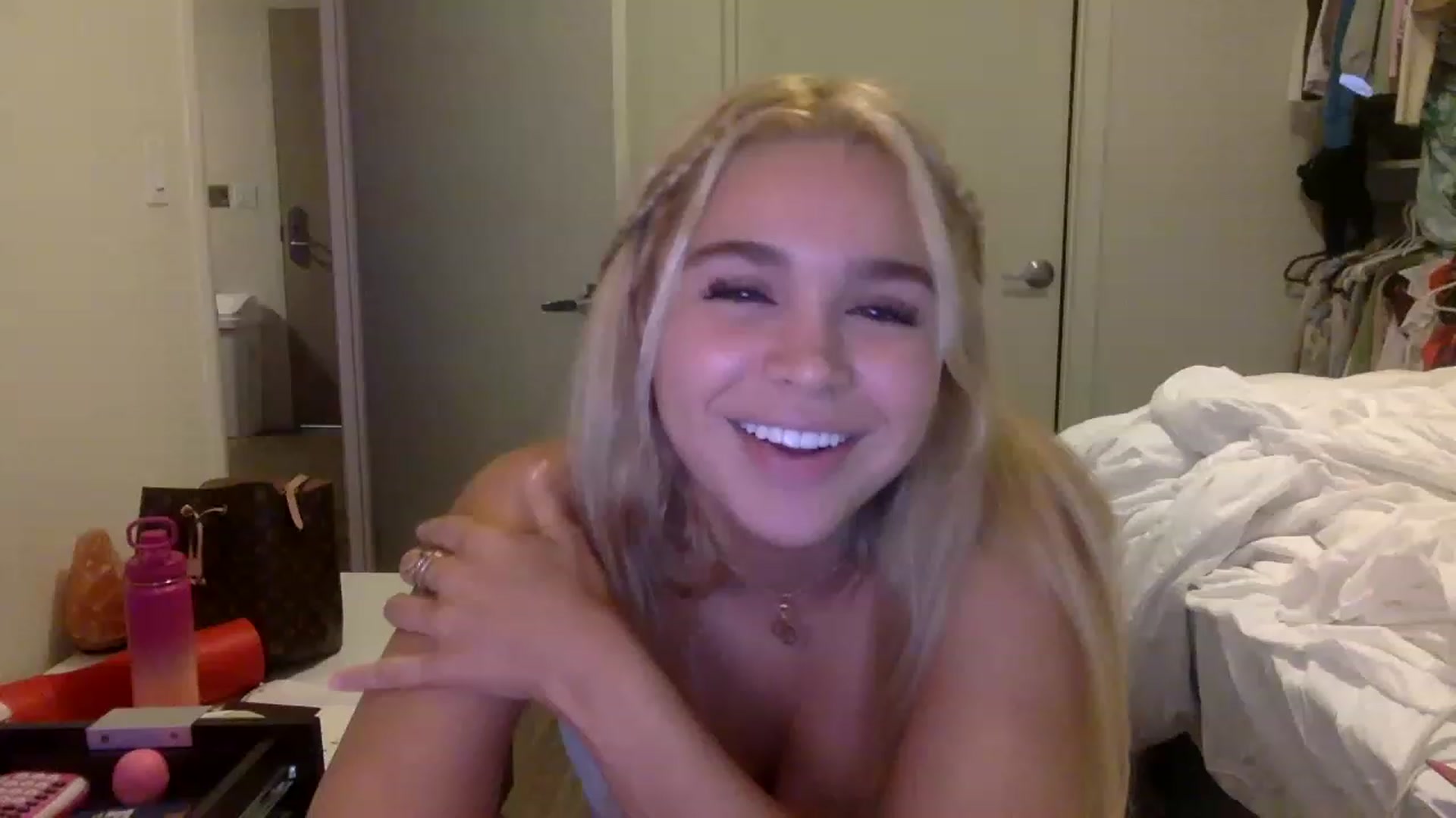 Gallery image thumbnail from sincerelypeny's myfreecams stream on, 11/21/2022, 03:51 image 7 of 20