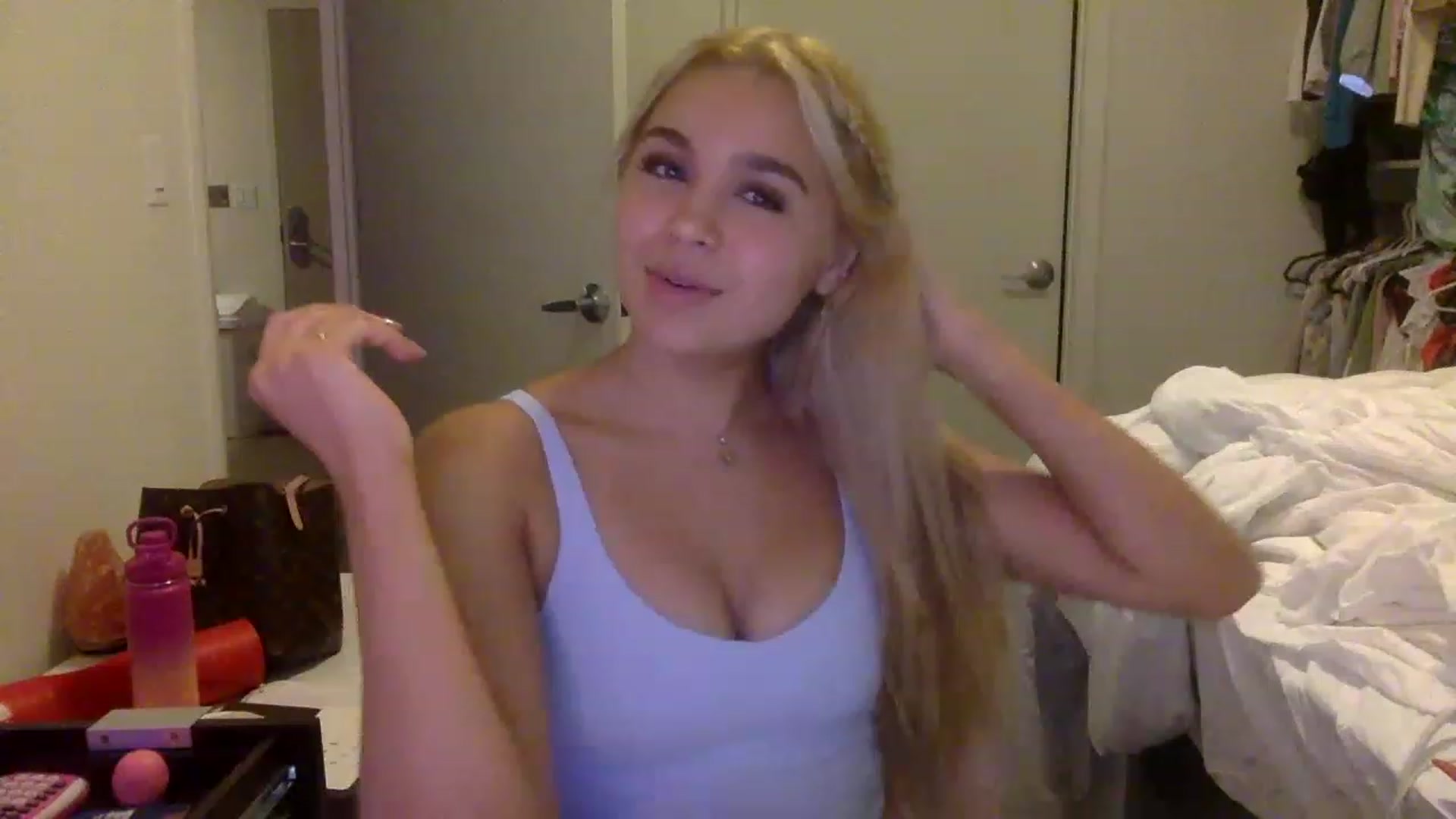 Gallery image thumbnail from sincerelypeny's myfreecams stream on, 11/21/2022, 03:51 image 11 of 20