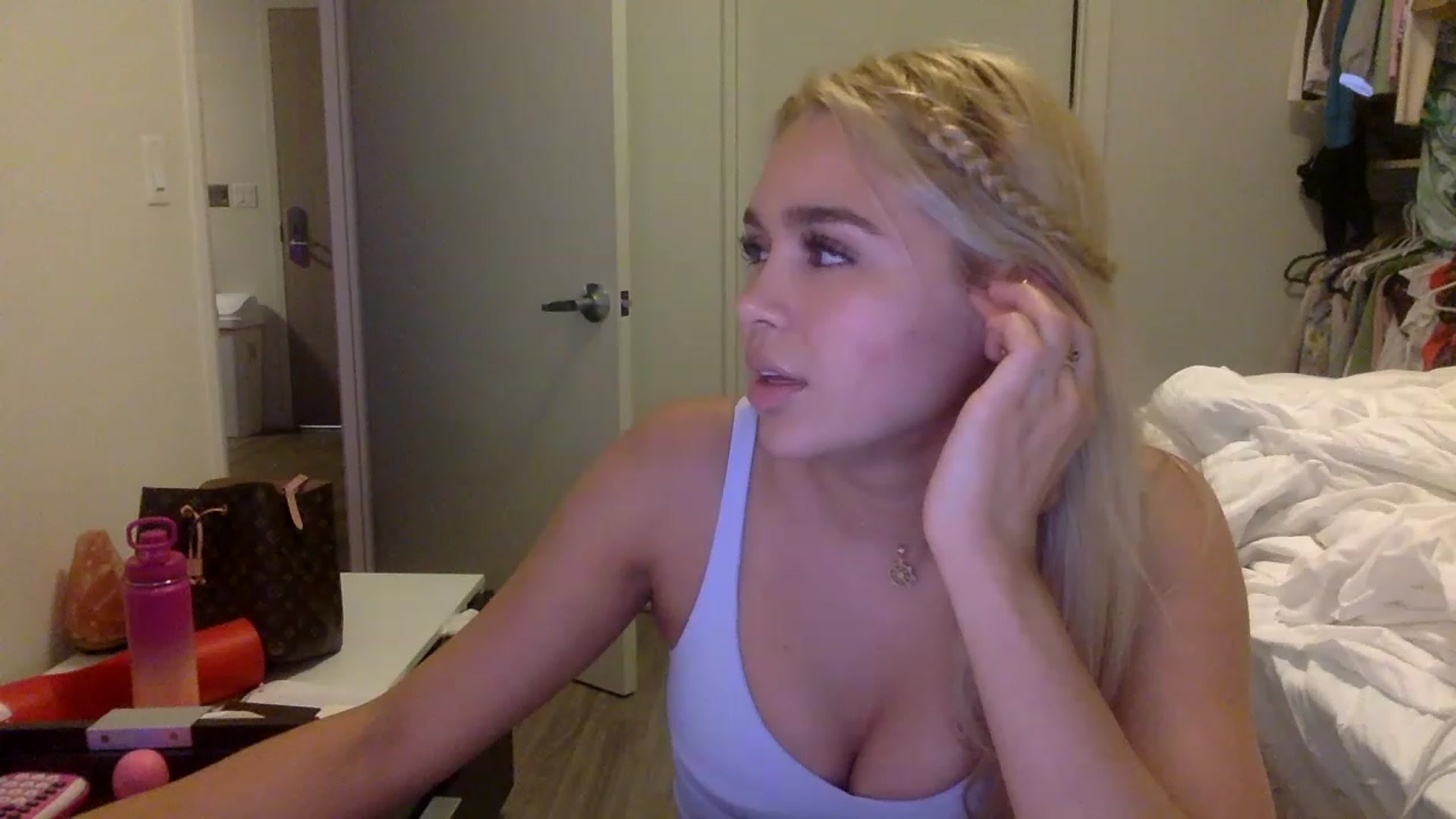 Gallery image thumbnail from sincerelypeny's myfreecams stream on, 11/21/2022, 03:51 image 18 of 20