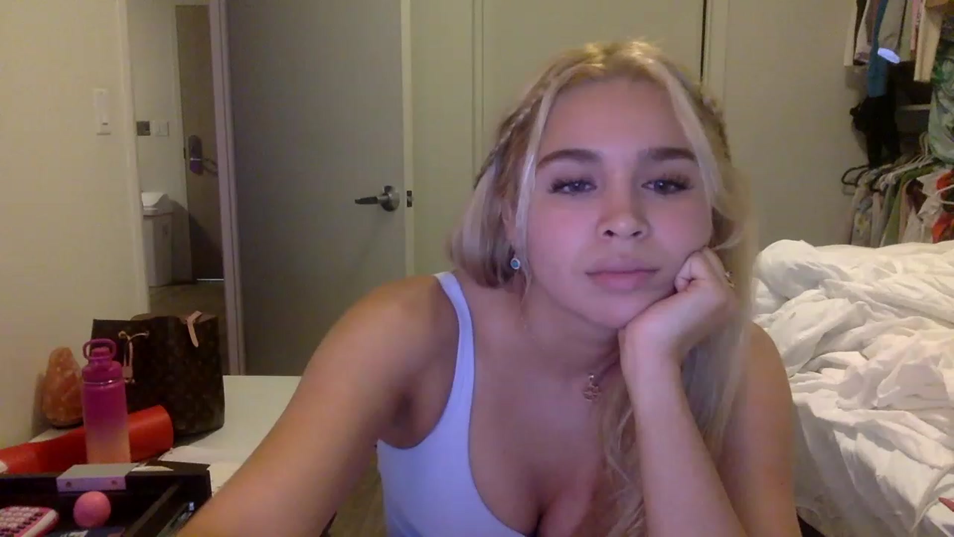 Gallery image thumbnail from sincerelypeny's myfreecams stream on, 11/21/2022, 03:51 image 15 of 20