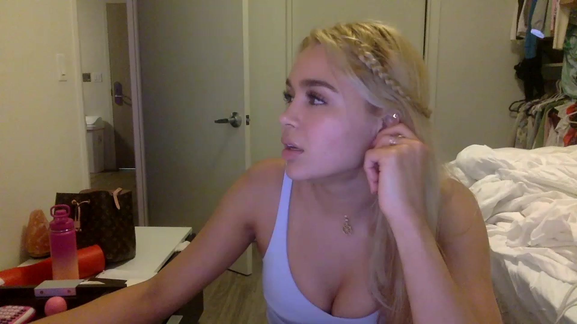 Gallery image thumbnail from sincerelypeny's myfreecams stream on, 11/21/2022, 03:51 image 19 of 20