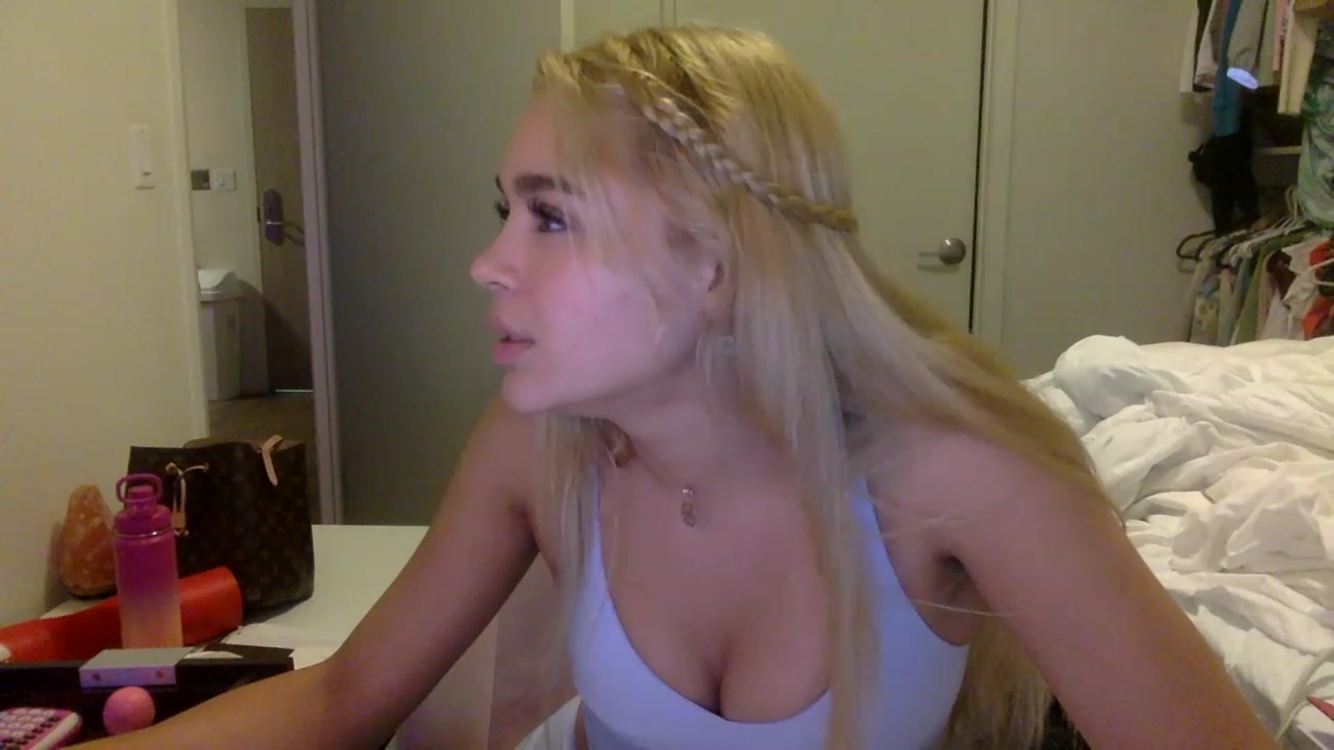 Gallery image thumbnail from sincerelypeny's myfreecams stream on, 11/21/2022, 03:51 image 2 of 20