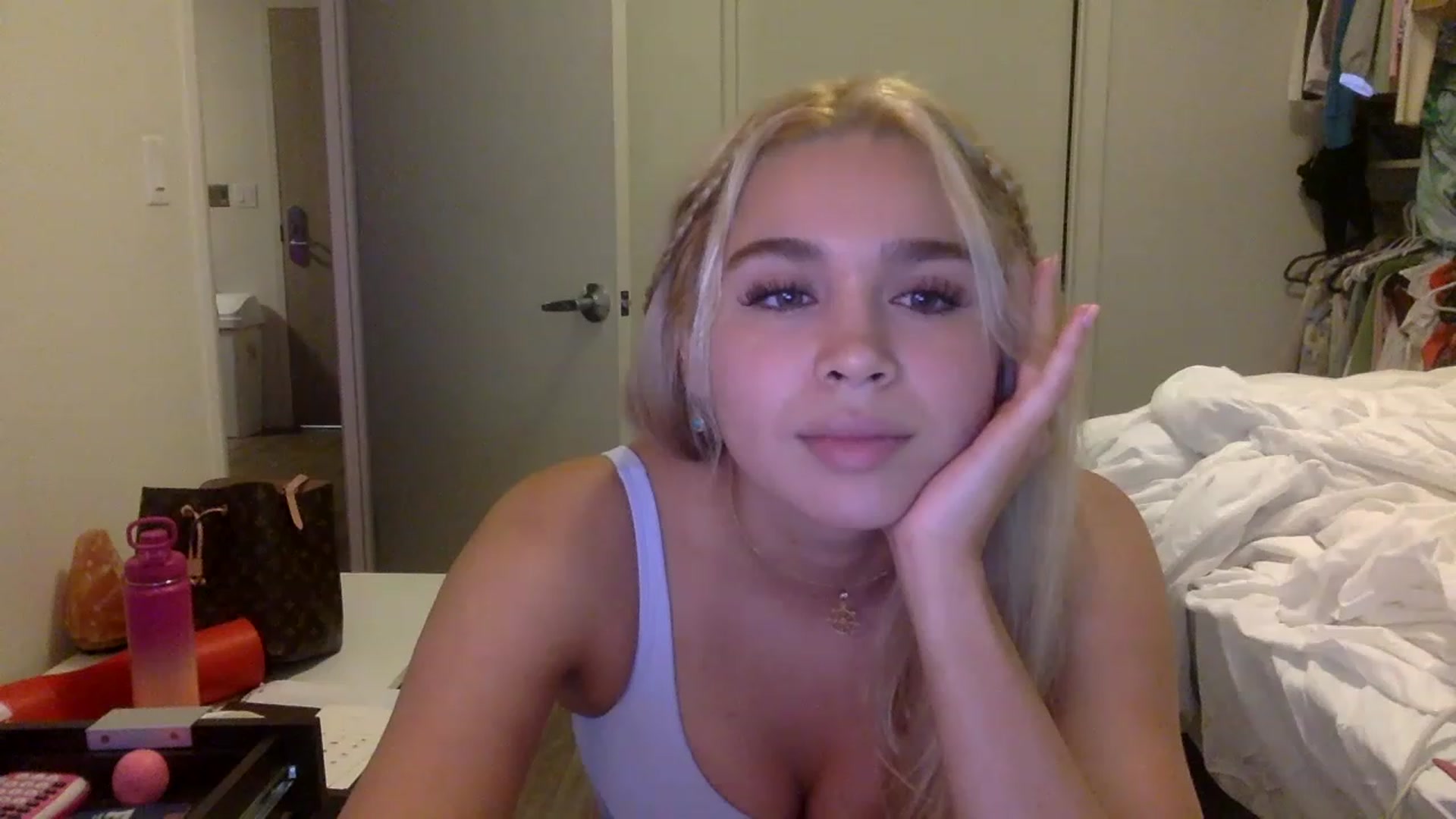 Gallery image thumbnail from sincerelypeny's myfreecams stream on, 11/21/2022, 03:51 image 13 of 20