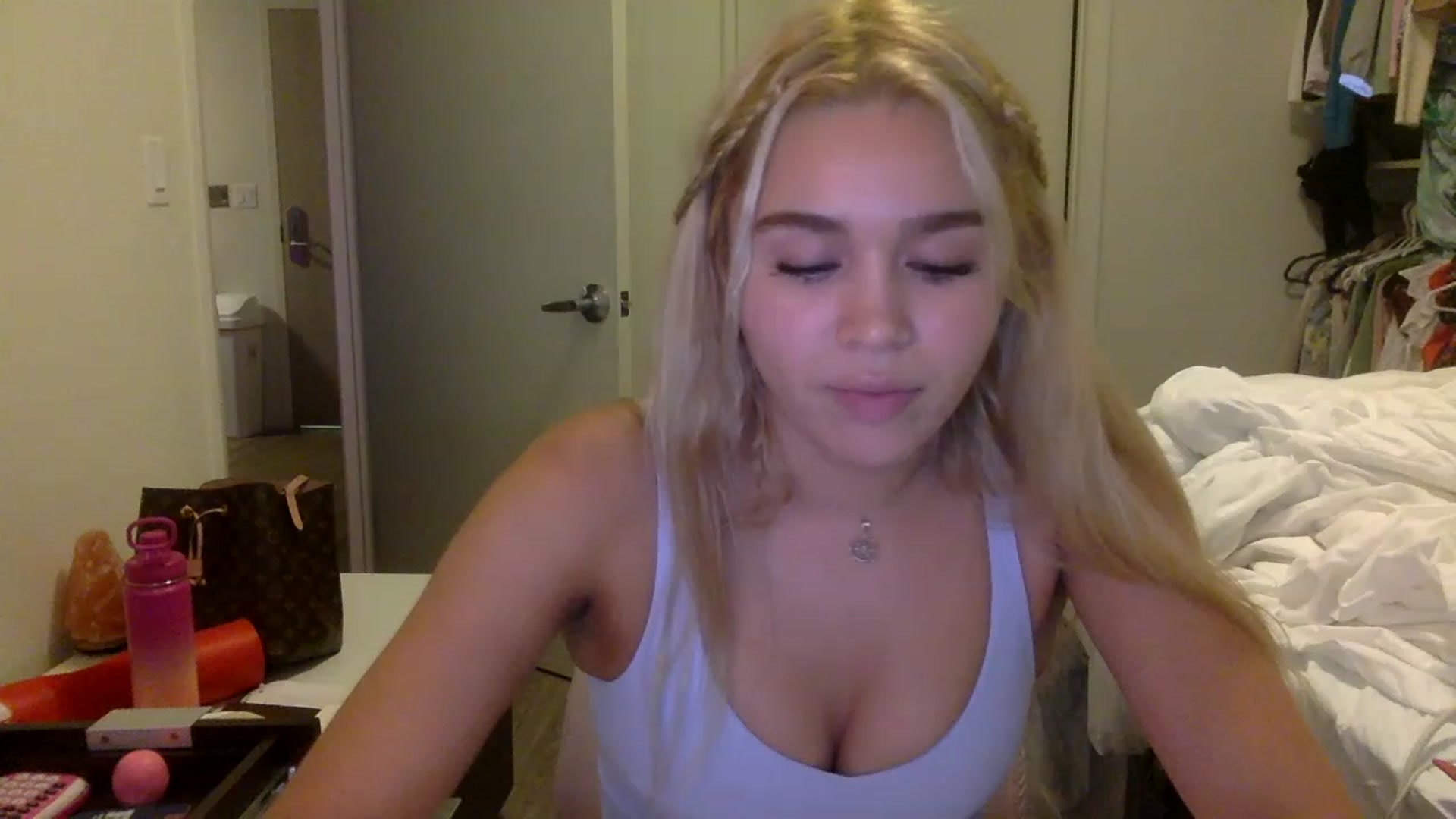 Gallery image thumbnail from sincerelypeny's myfreecams stream on, 11/21/2022, 03:51 image 9 of 20