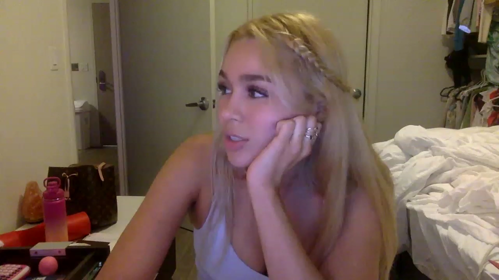 Gallery image thumbnail from sincerelypeny's myfreecams stream on, 11/21/2022, 03:51 image 5 of 20