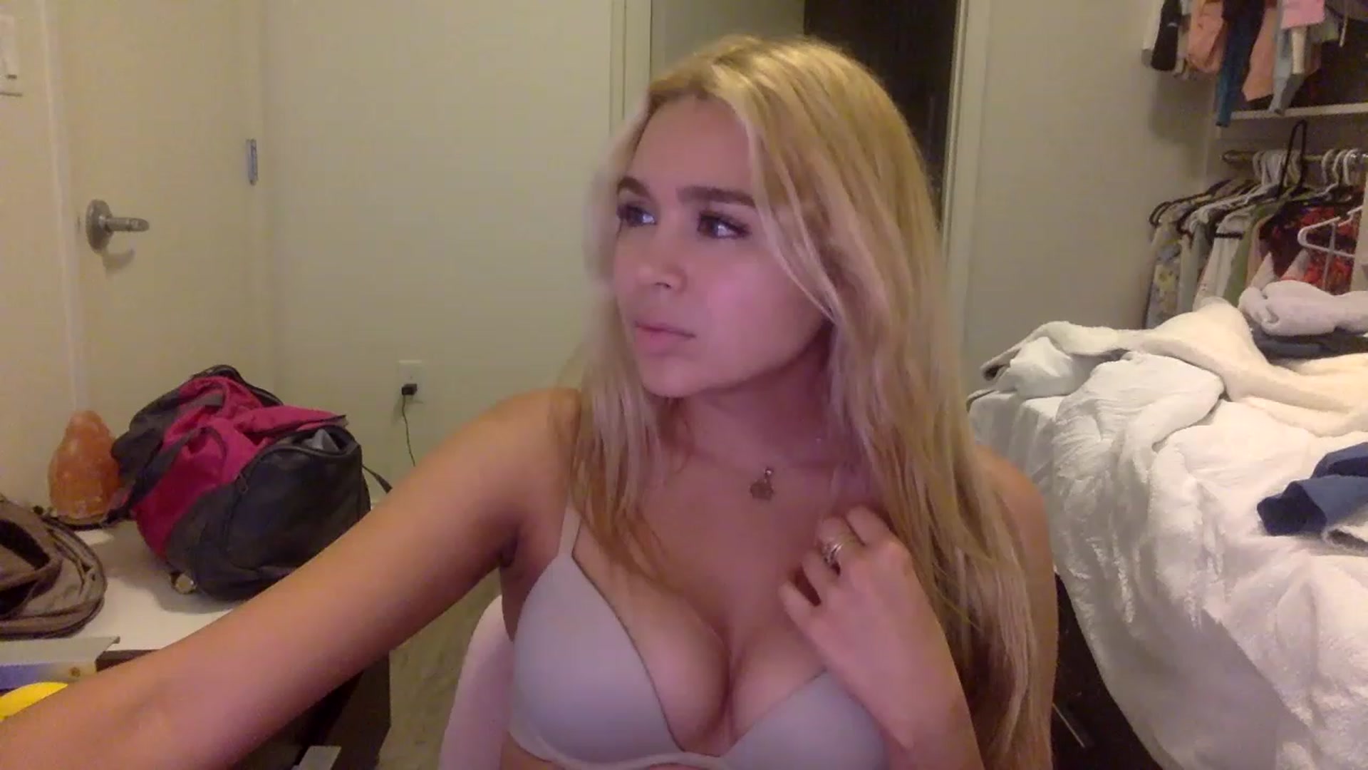 Gallery image thumbnail from sincerelypeny's myfreecams stream on, 11/28/2022, 03:18 image 14 of 20