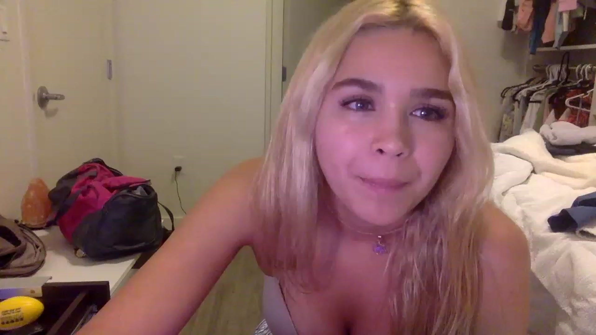 Gallery image thumbnail from sincerelypeny's myfreecams stream on, 11/28/2022, 03:18 image 12 of 20