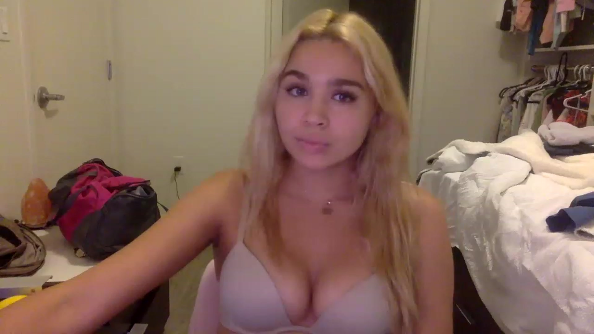 Gallery image thumbnail from sincerelypeny's myfreecams stream on, 11/28/2022, 03:18 image 20 of 20