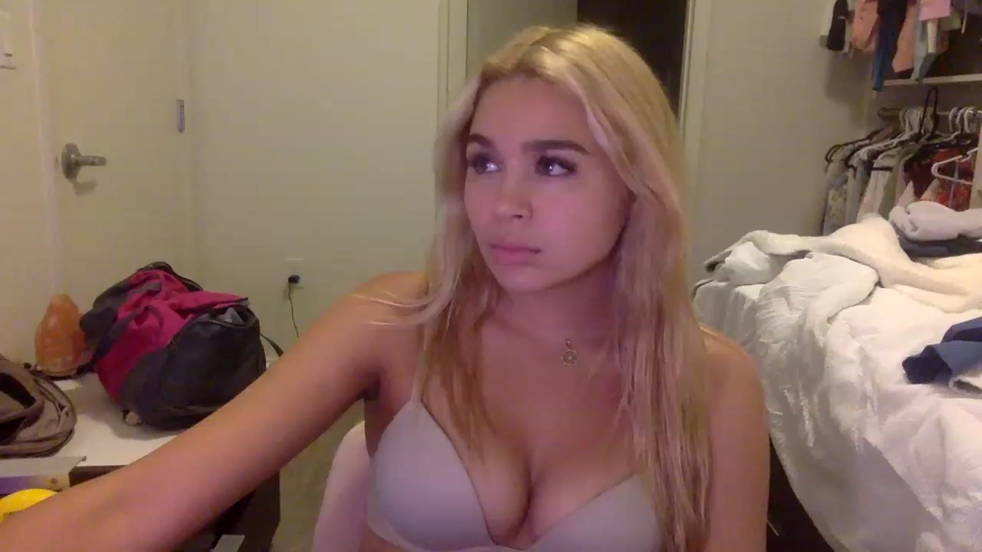 Gallery image thumbnail from sincerelypeny's myfreecams stream on, 11/28/2022, 03:18 image 18 of 20