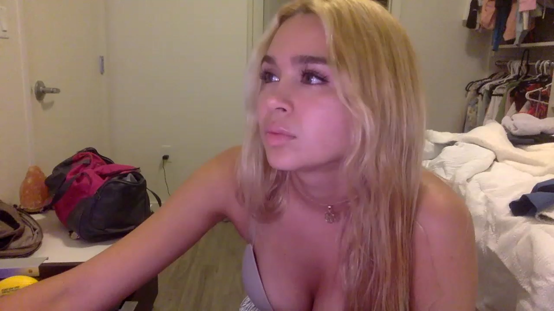 Gallery image thumbnail from sincerelypeny's myfreecams stream on, 11/28/2022, 03:18 image 11 of 20
