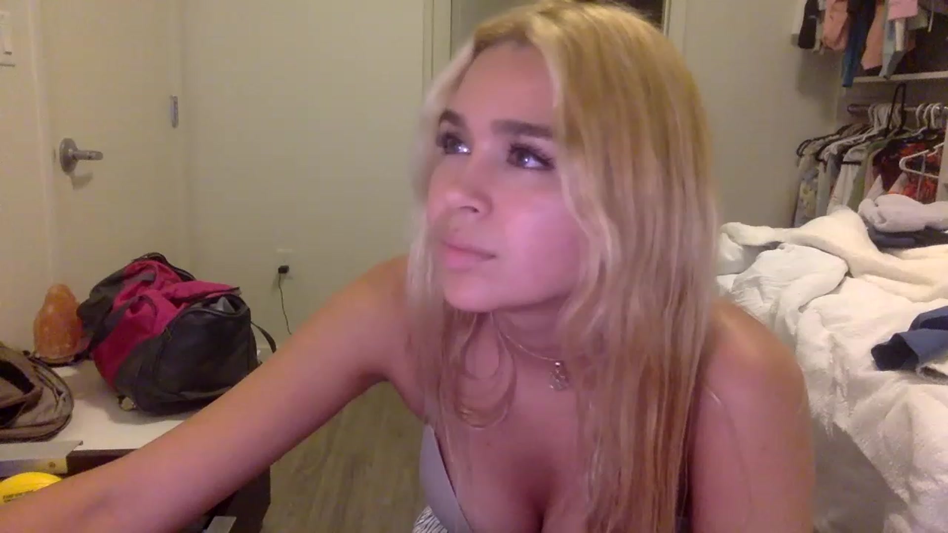 Gallery image thumbnail from sincerelypeny's myfreecams stream on, 11/28/2022, 03:18 image 13 of 20