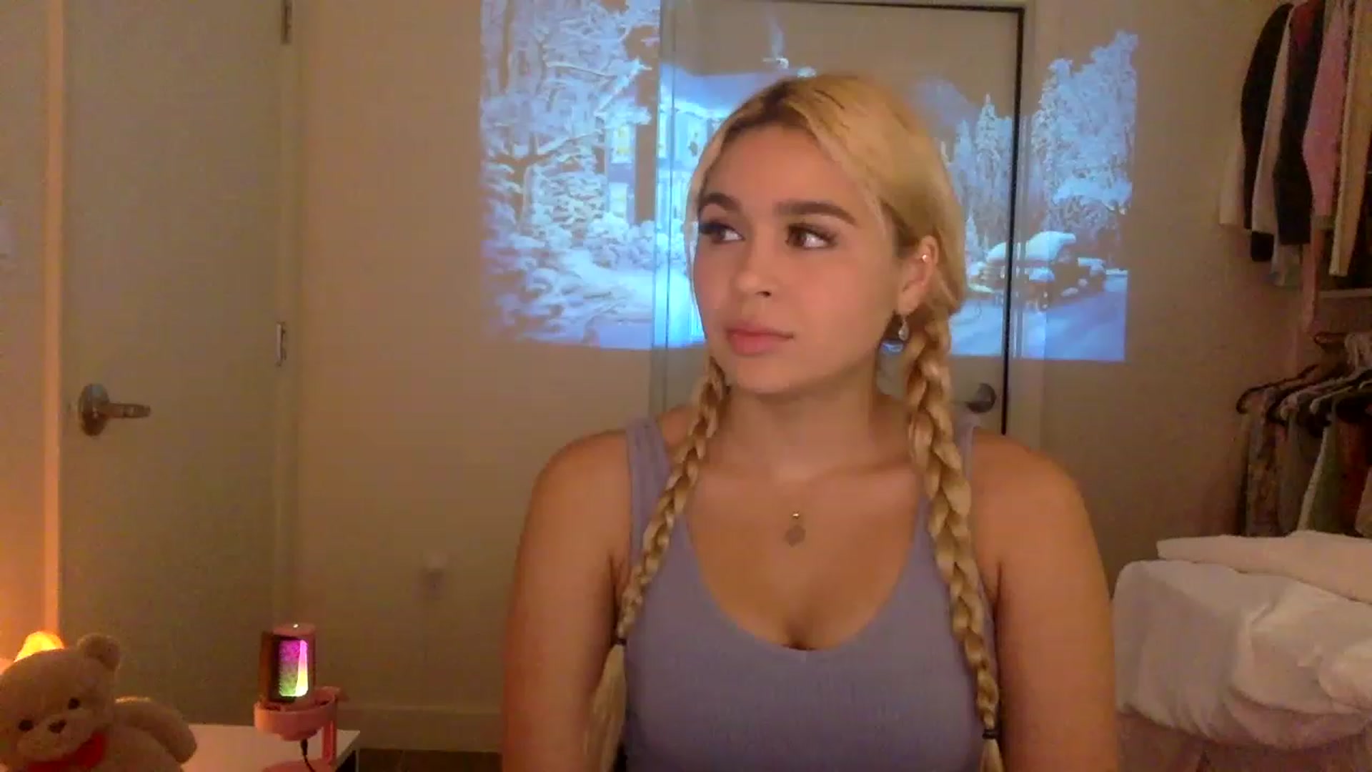 Gallery image thumbnail from sincerelypeny's myfreecams stream on, 12/15/2022, 01:59 image 5 of 20