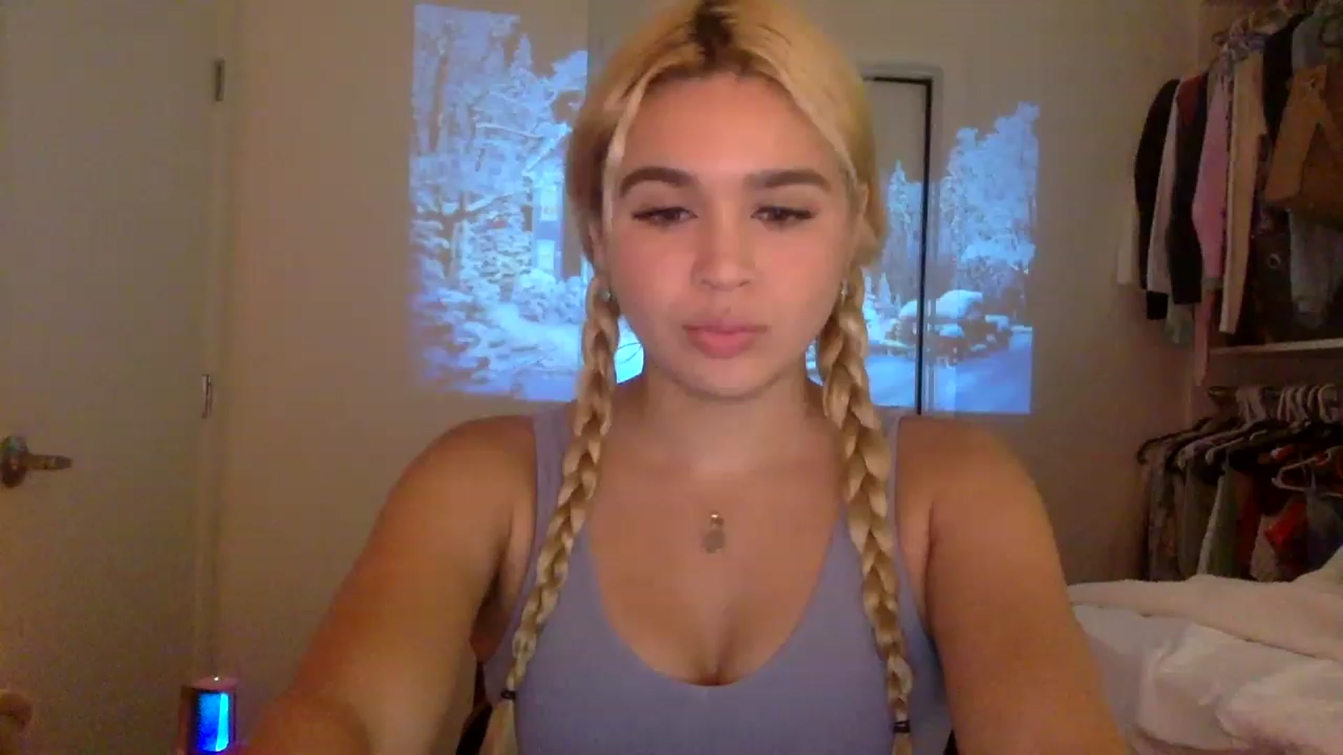 Gallery image thumbnail from sincerelypeny's myfreecams stream on, 12/15/2022, 01:59 image 4 of 20
