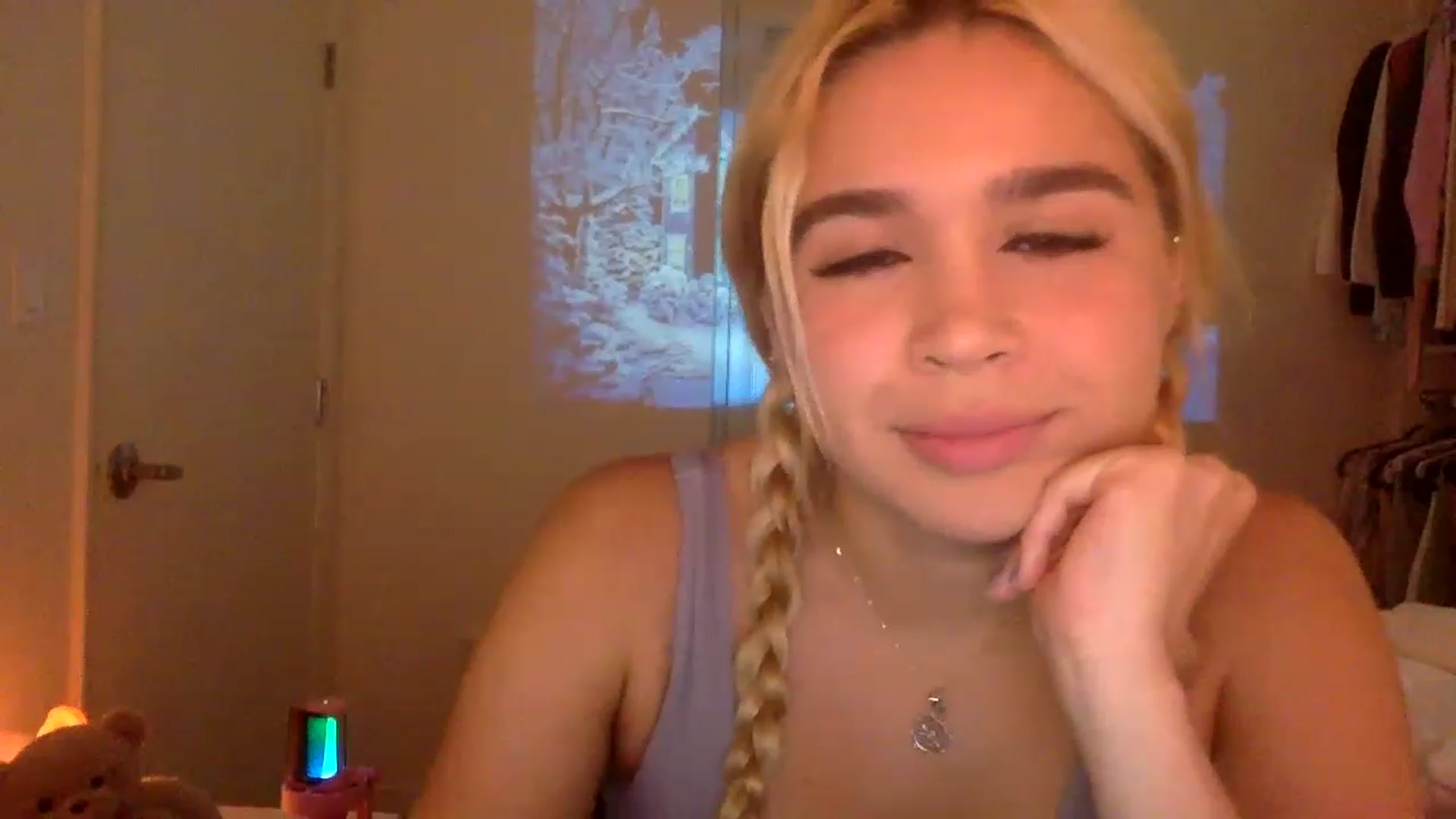 Gallery image thumbnail from sincerelypeny's myfreecams stream on, 12/15/2022, 01:59 image 17 of 20