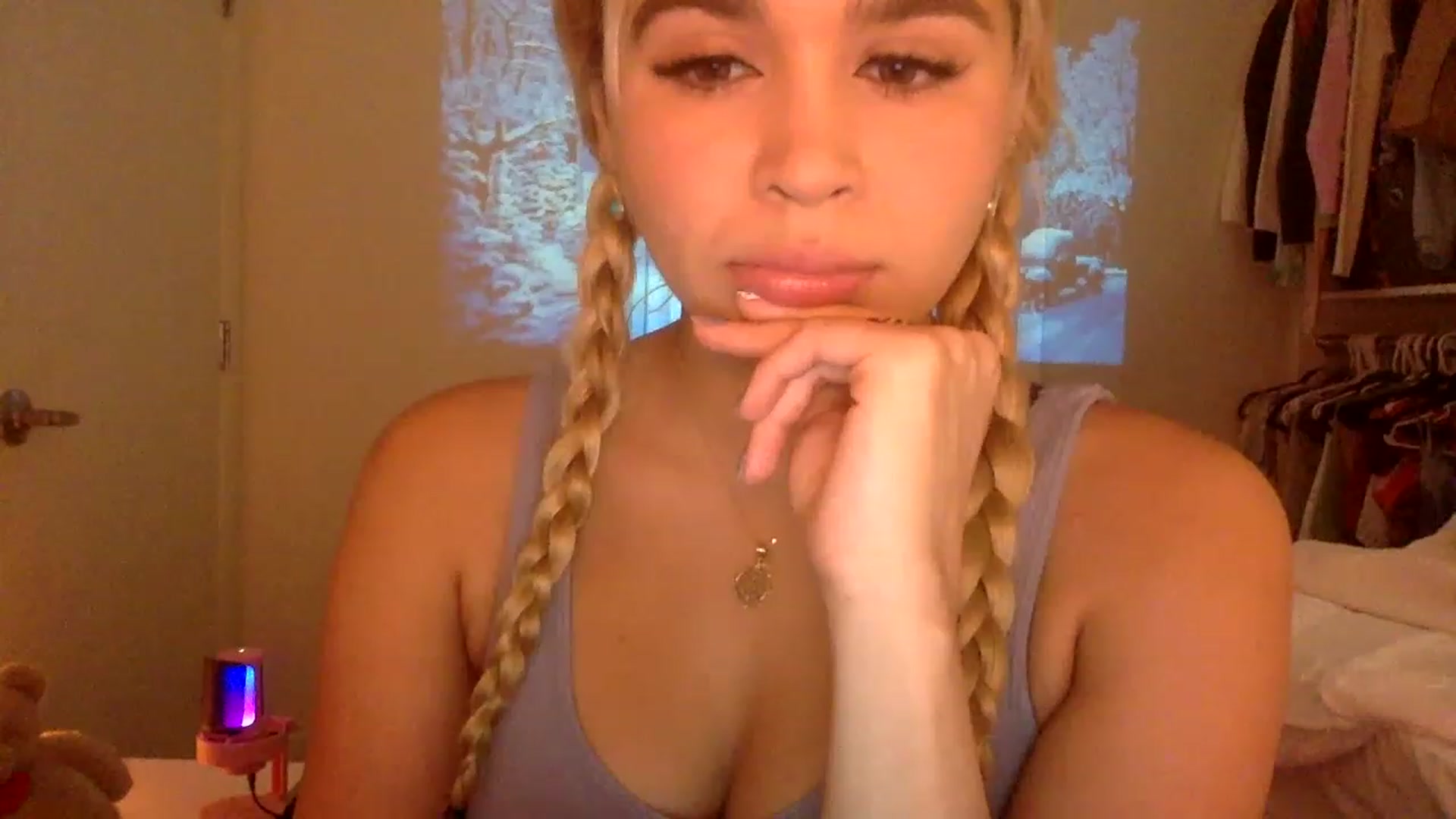 Gallery image thumbnail from sincerelypeny's myfreecams stream on, 12/15/2022, 01:59 image 2 of 20