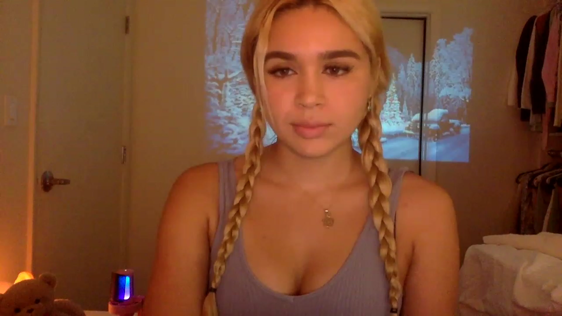 Gallery image thumbnail from sincerelypeny's myfreecams stream on, 12/15/2022, 01:59 image 20 of 20