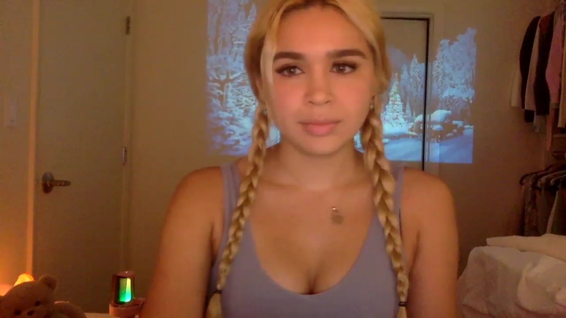 Gallery image thumbnail from sincerelypeny's myfreecams stream on, 12/15/2022, 01:59 image 19 of 20