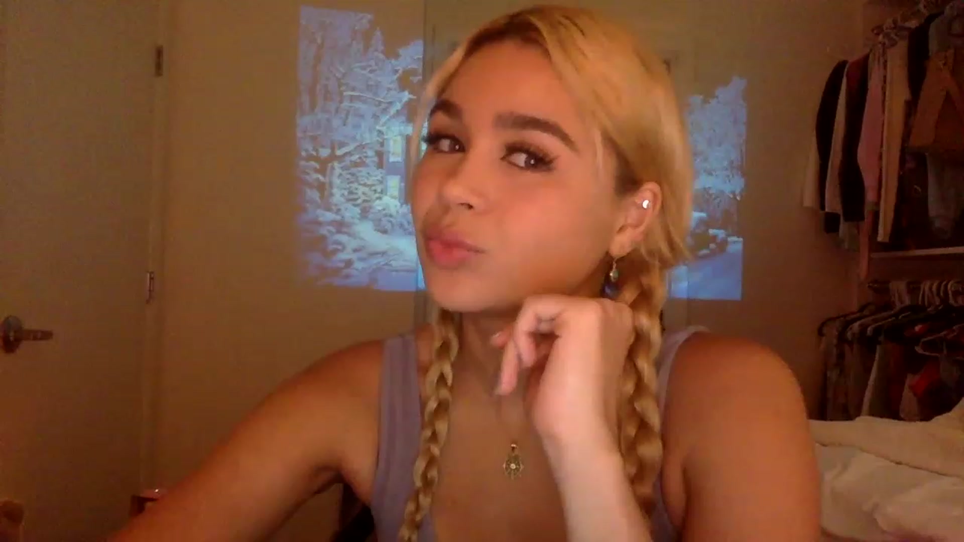 Gallery image thumbnail from sincerelypeny's myfreecams stream on, 12/15/2022, 01:59 image 3 of 20