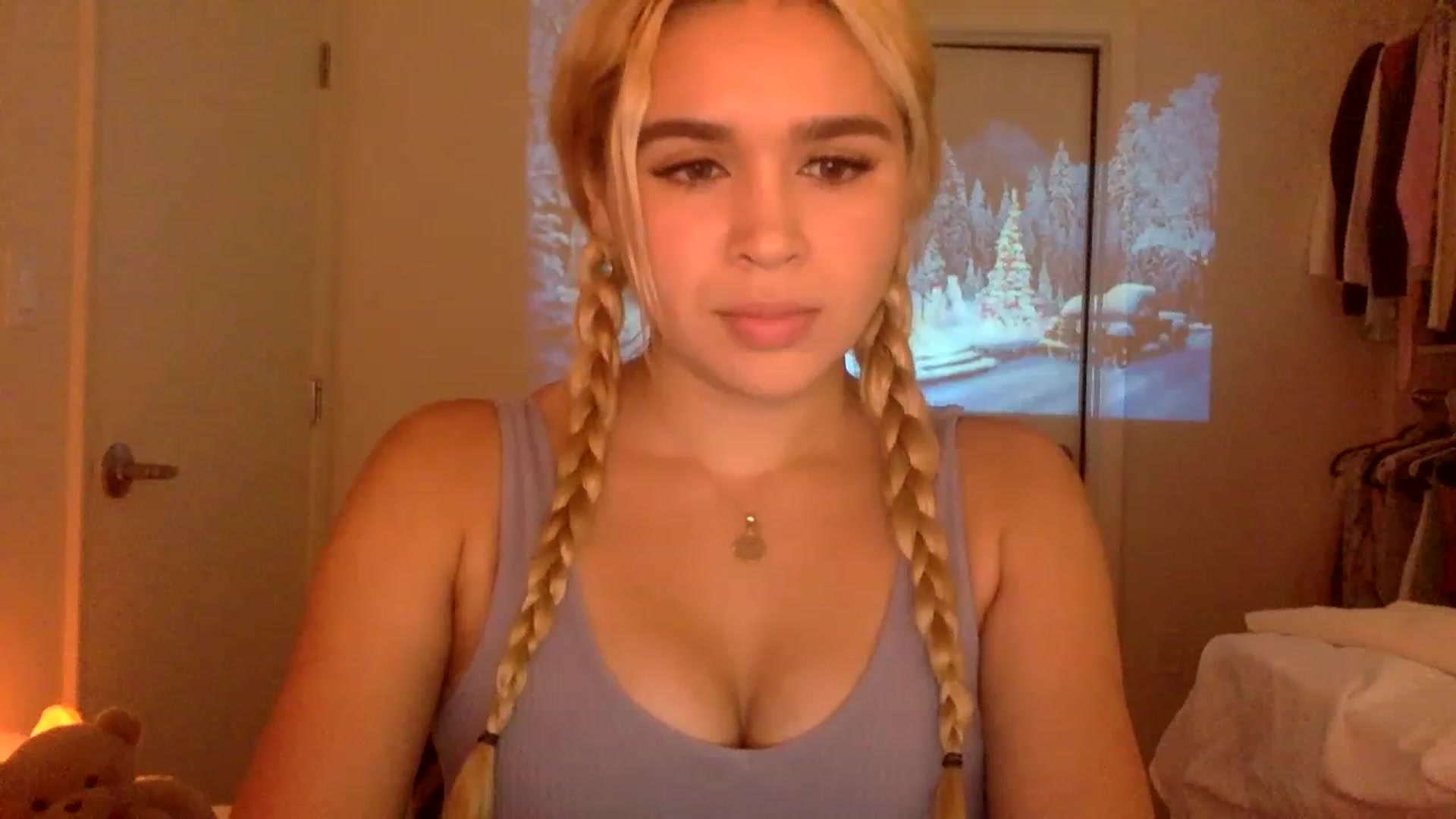 Gallery image thumbnail from sincerelypeny's myfreecams stream on, 12/15/2022, 01:59 image 15 of 20