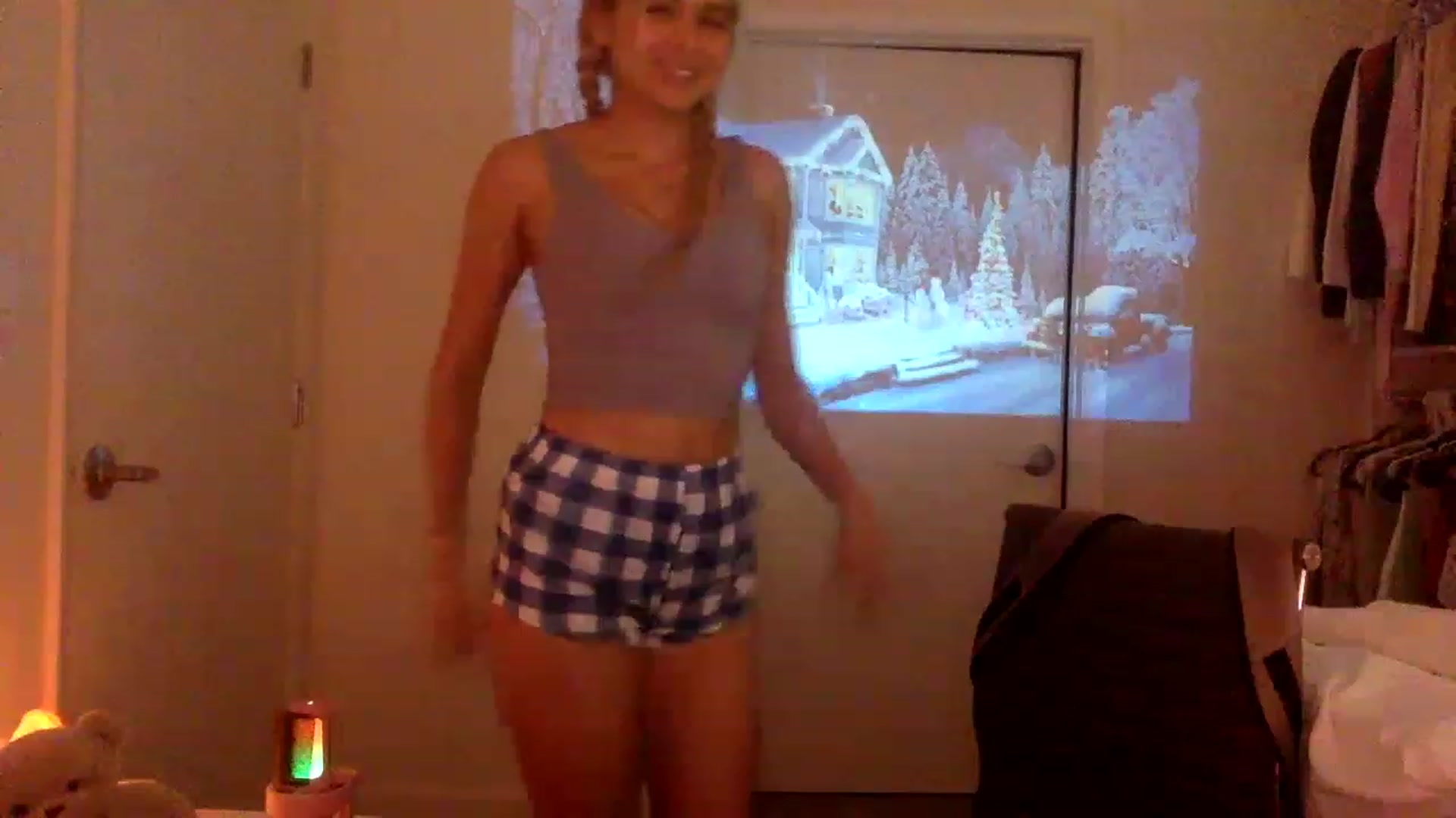Gallery image thumbnail from sincerelypeny's myfreecams stream on, 12/15/2022, 01:59 image 14 of 20