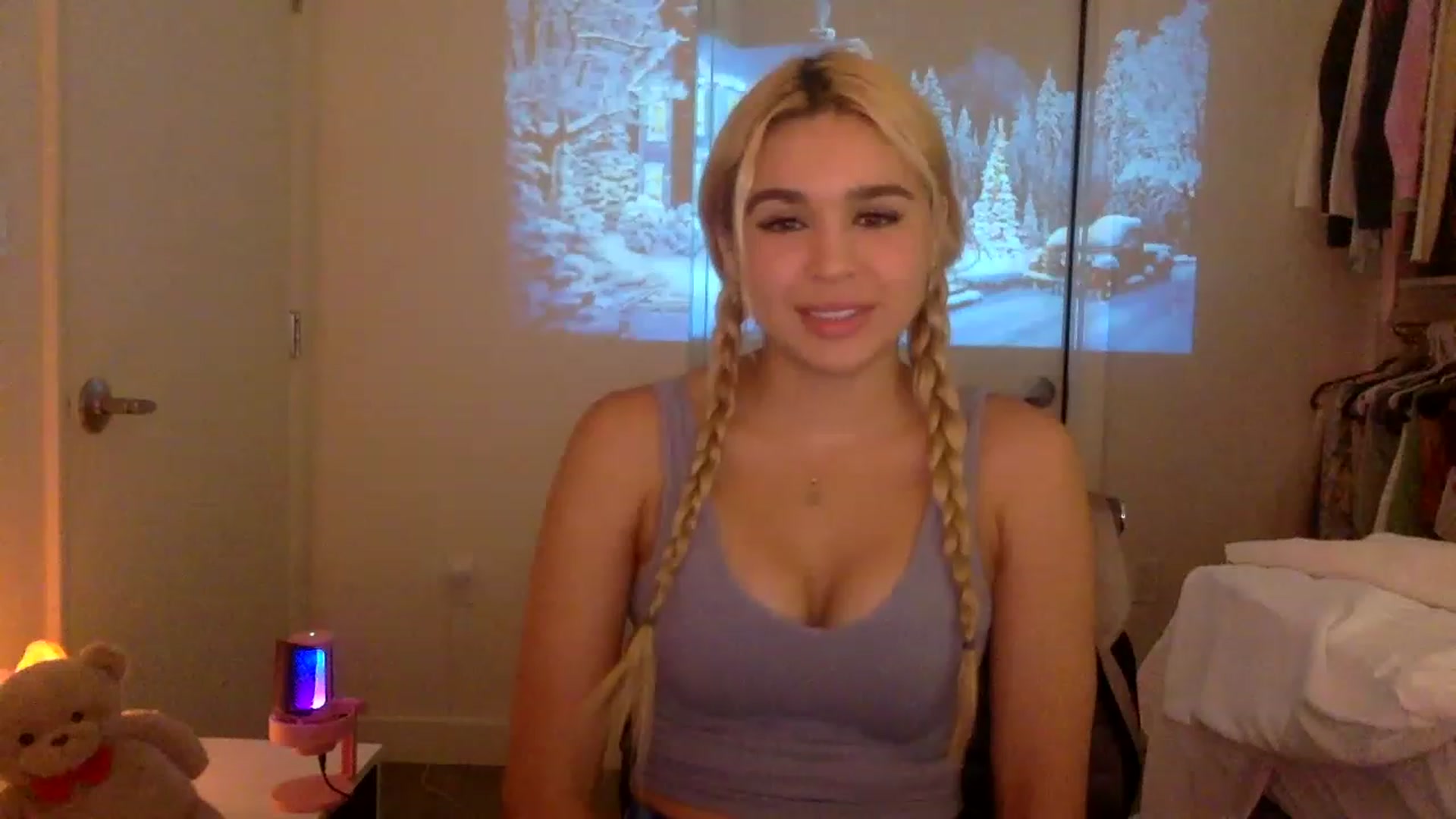 Gallery image thumbnail from sincerelypeny's myfreecams stream on, 12/15/2022, 01:59 image 11 of 20