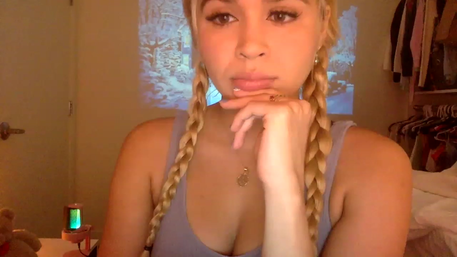 Gallery image thumbnail from sincerelypeny's myfreecams stream on, 12/15/2022, 01:59 image 1 of 20