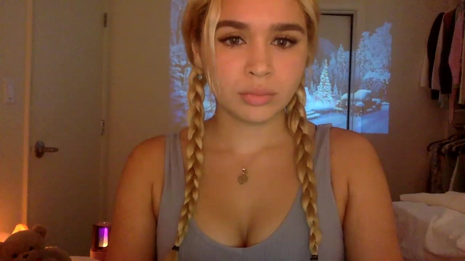 Gallery image thumbnail from sincerelypeny's myfreecams stream on, 12/15/2022, 01:59 image 16 of 20