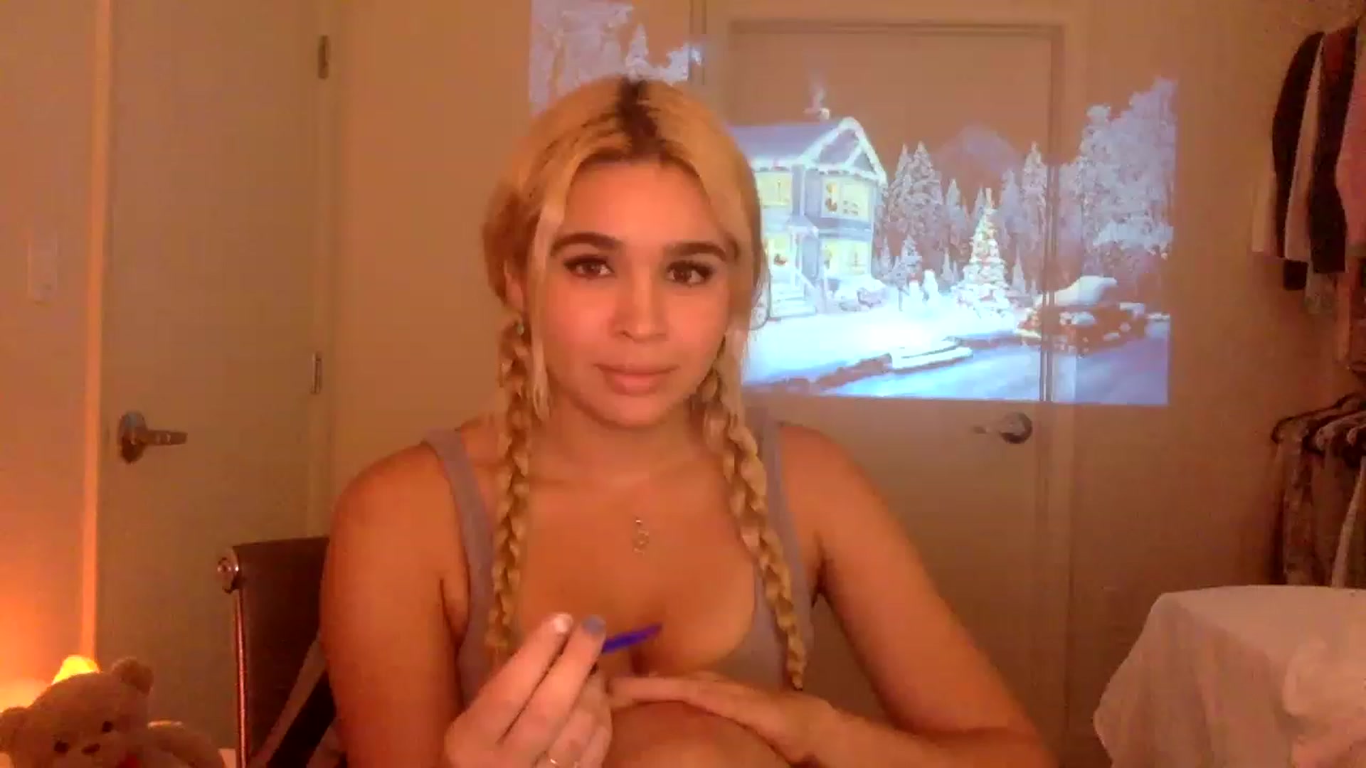 Gallery image thumbnail from sincerelypeny's myfreecams stream on, 12/15/2022, 04:21 image 6 of 20