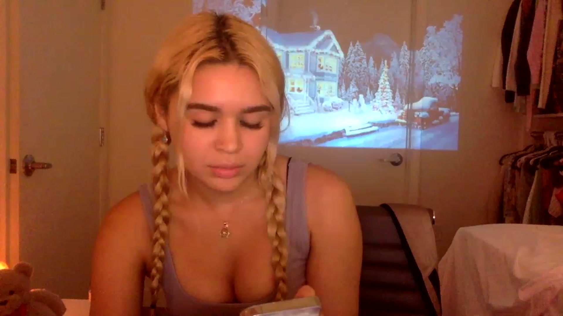 Gallery image thumbnail from sincerelypeny's myfreecams stream on, 12/15/2022, 04:21 image 17 of 20
