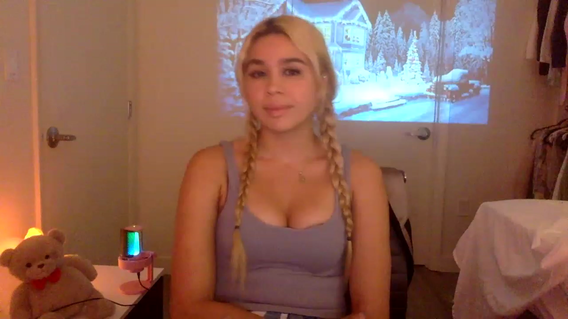 Gallery image thumbnail from sincerelypeny's myfreecams stream on, 12/15/2022, 04:21 image 3 of 20