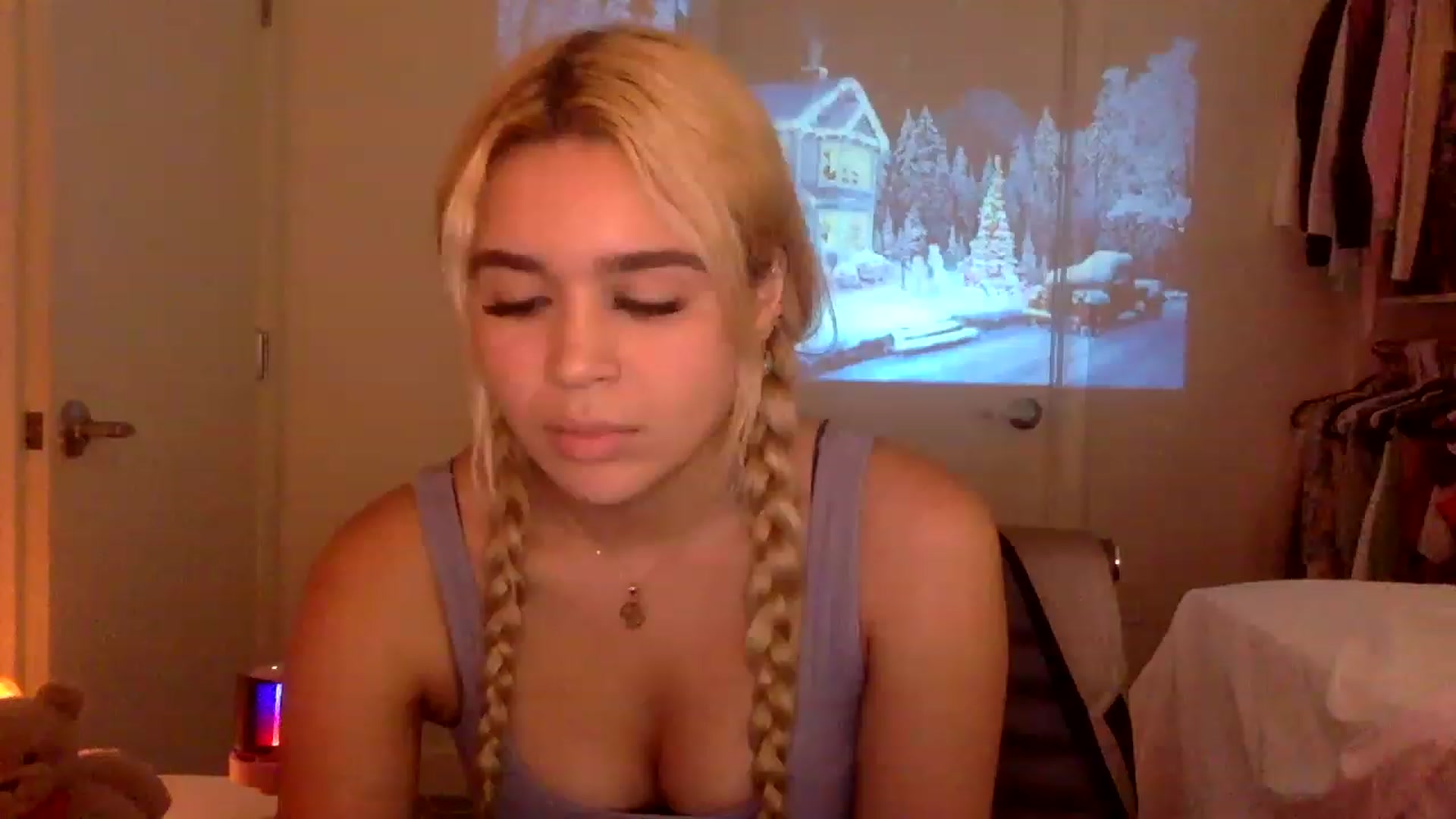 Gallery image thumbnail from sincerelypeny's myfreecams stream on, 12/15/2022, 04:21 image 16 of 20