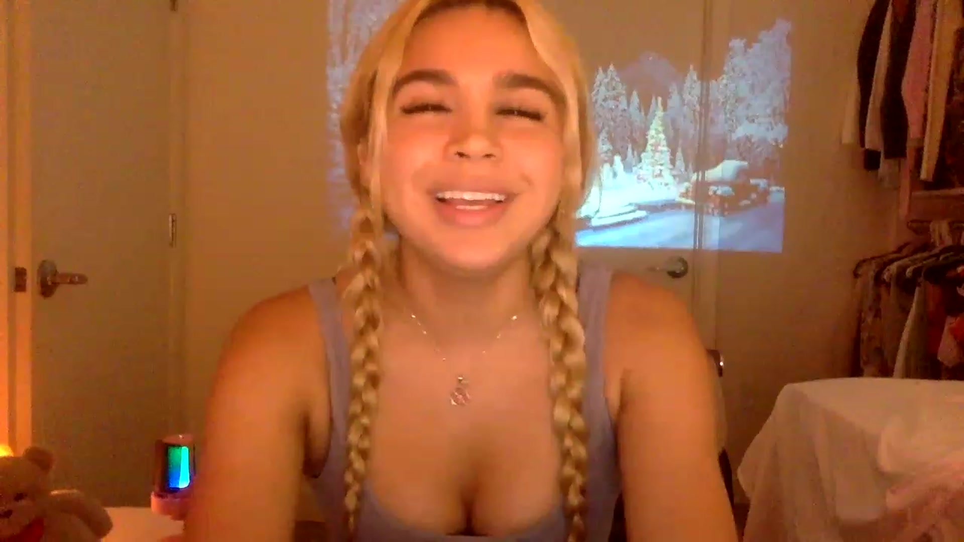 Gallery image thumbnail from sincerelypeny's myfreecams stream on, 12/15/2022, 04:21 image 13 of 20