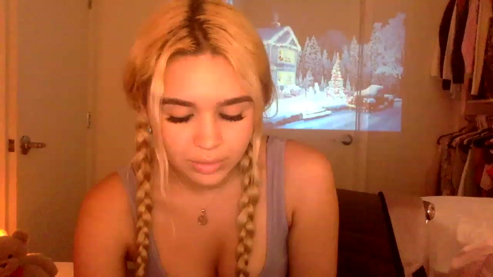 Gallery image thumbnail from sincerelypeny's myfreecams stream on, 12/15/2022, 04:21 image 20 of 20