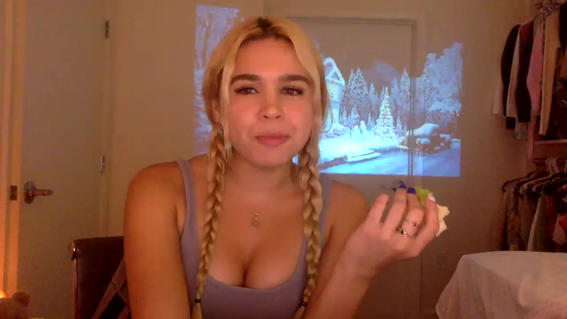 Gallery image thumbnail from sincerelypeny's myfreecams stream on, 12/15/2022, 04:21 image 11 of 20