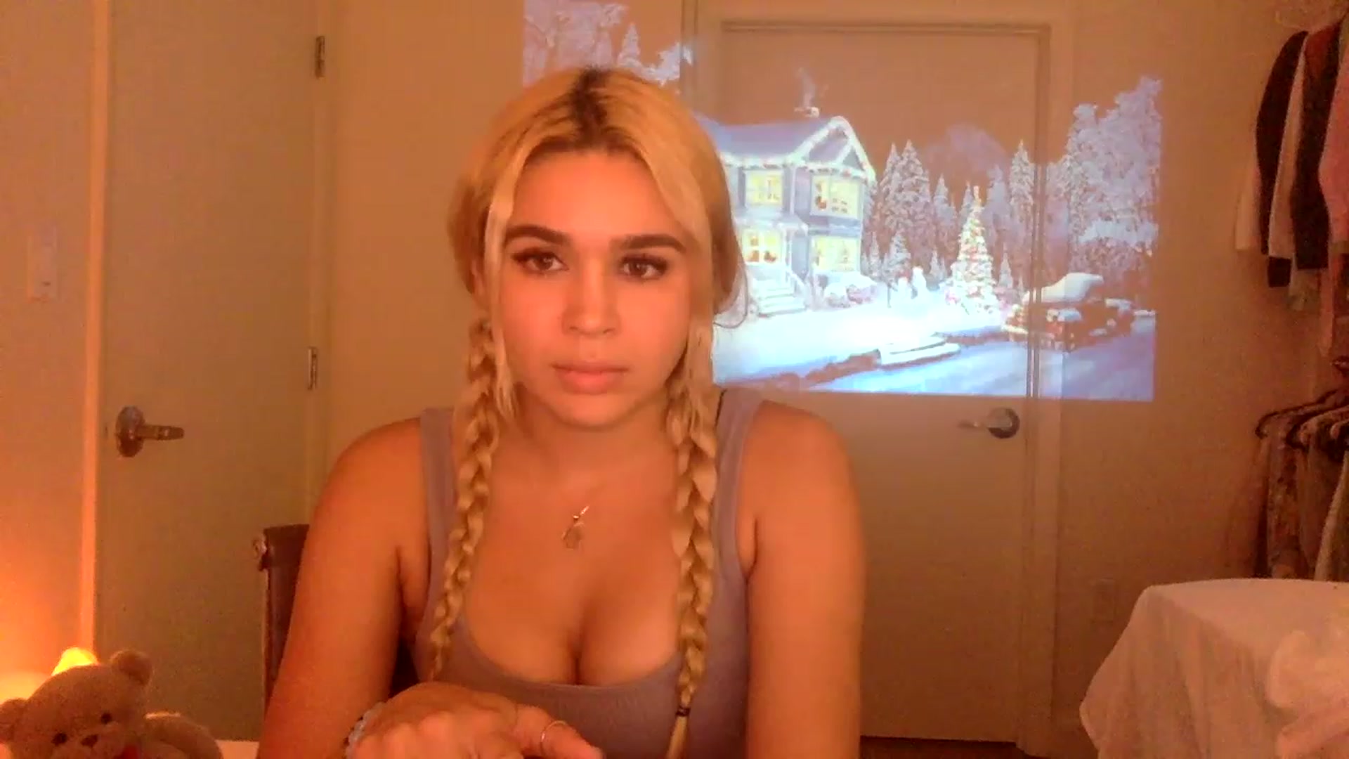 Gallery image thumbnail from sincerelypeny's myfreecams stream on, 12/15/2022, 04:21 image 8 of 20